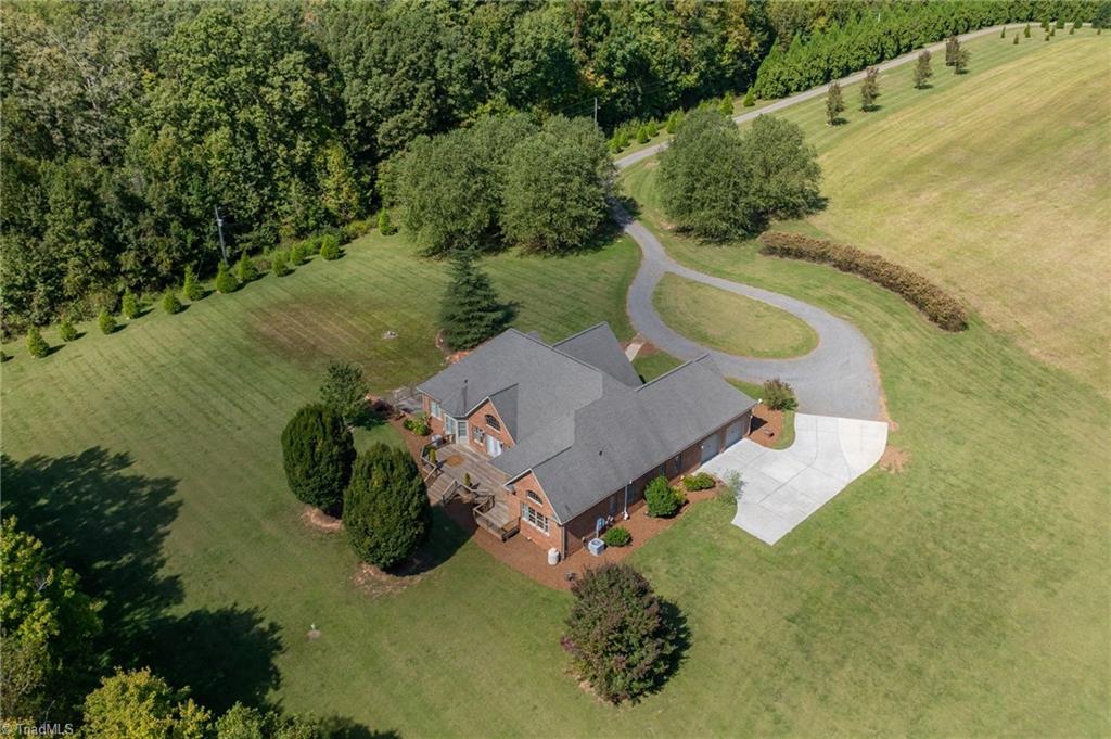 main property photo 40