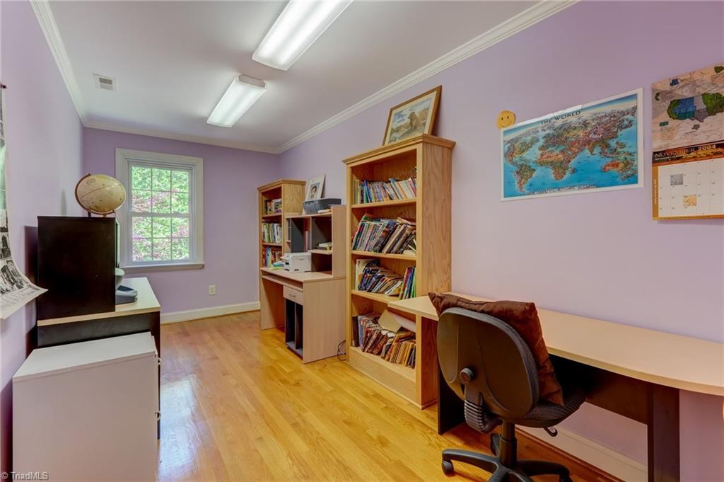 main property photo 40
