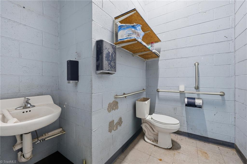 main property photo 12