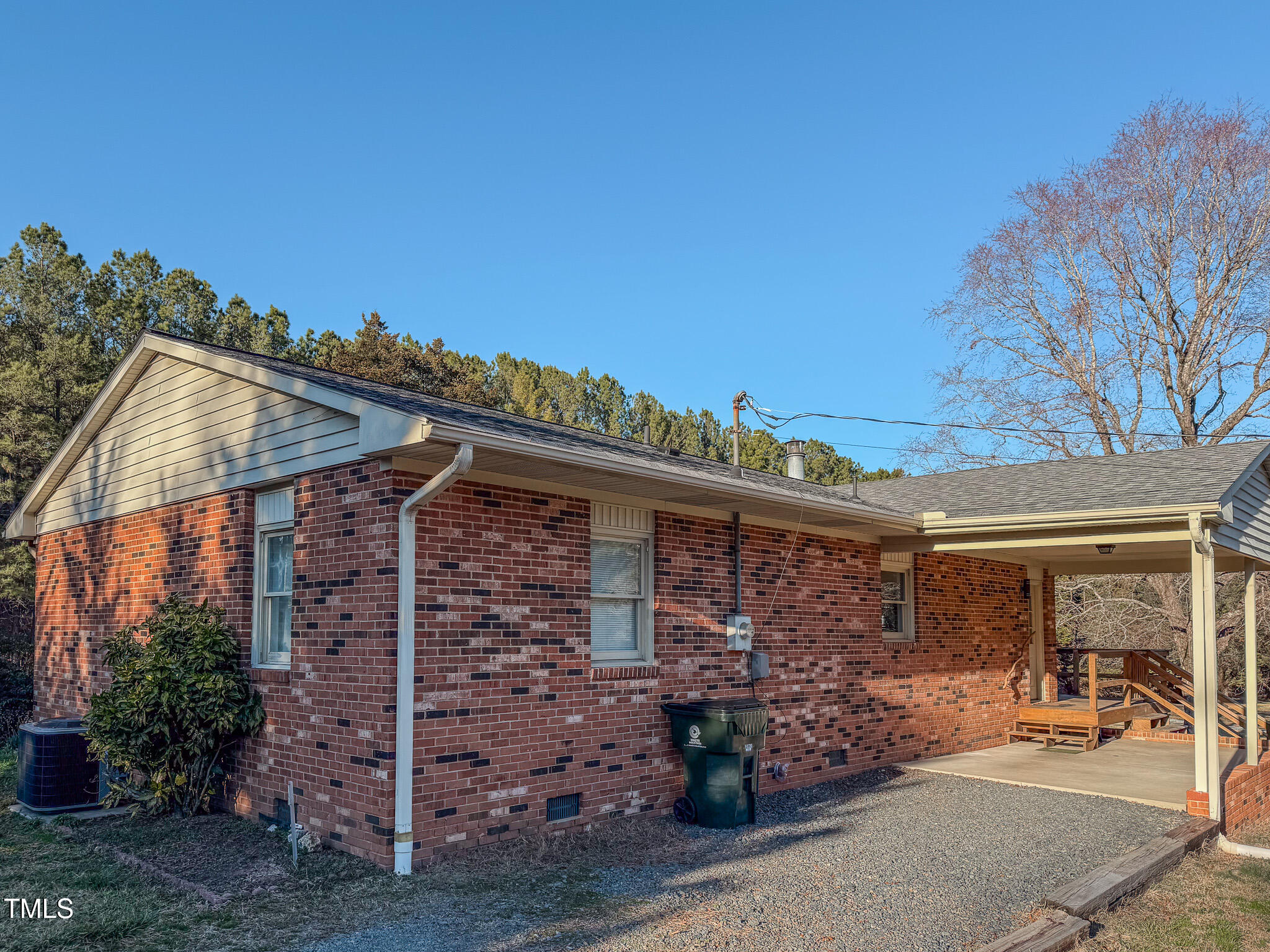 main property photo 25