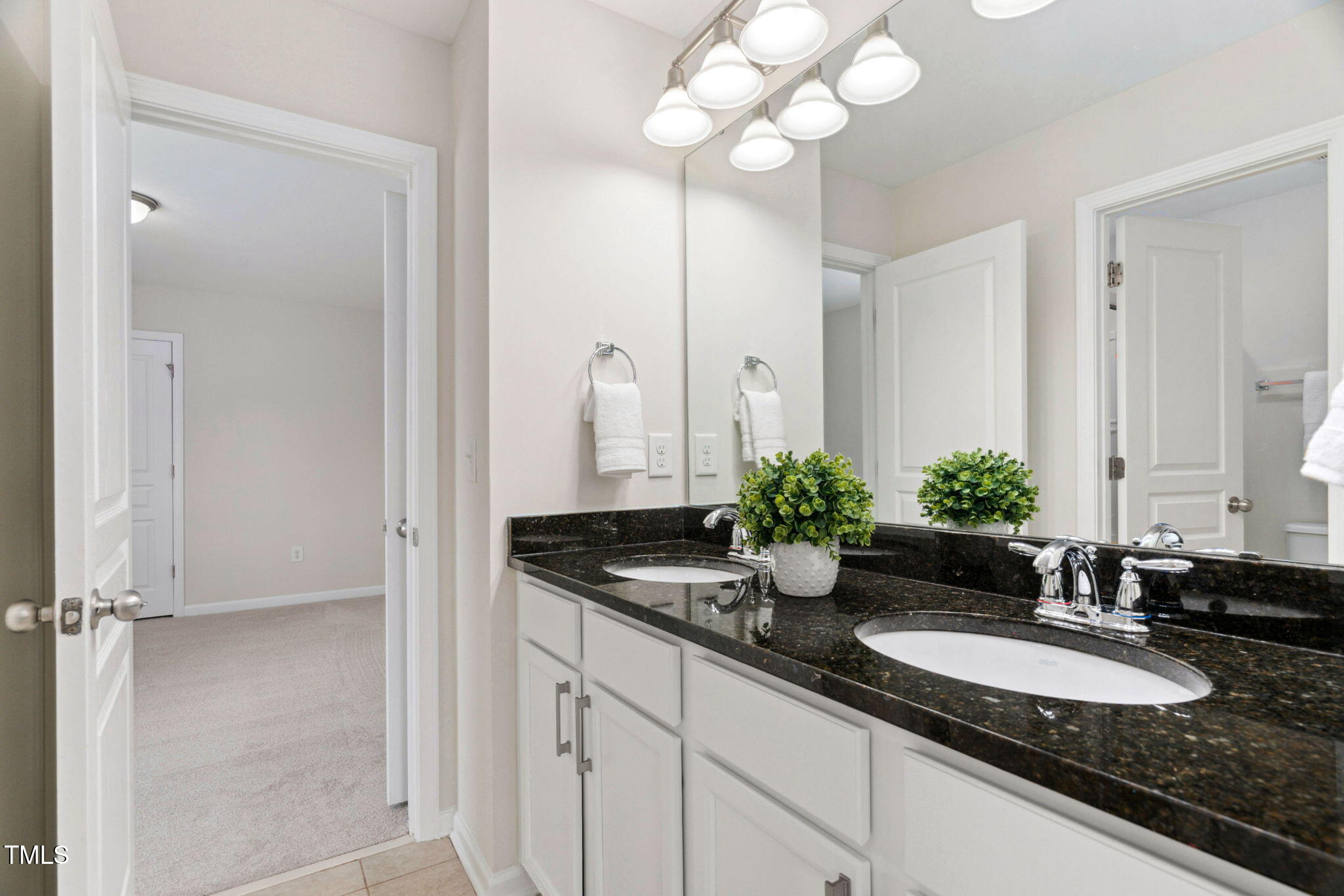 property viewer photo 18