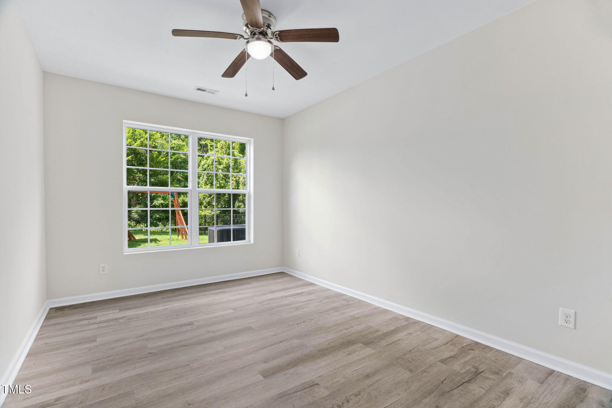 property viewer photo 27