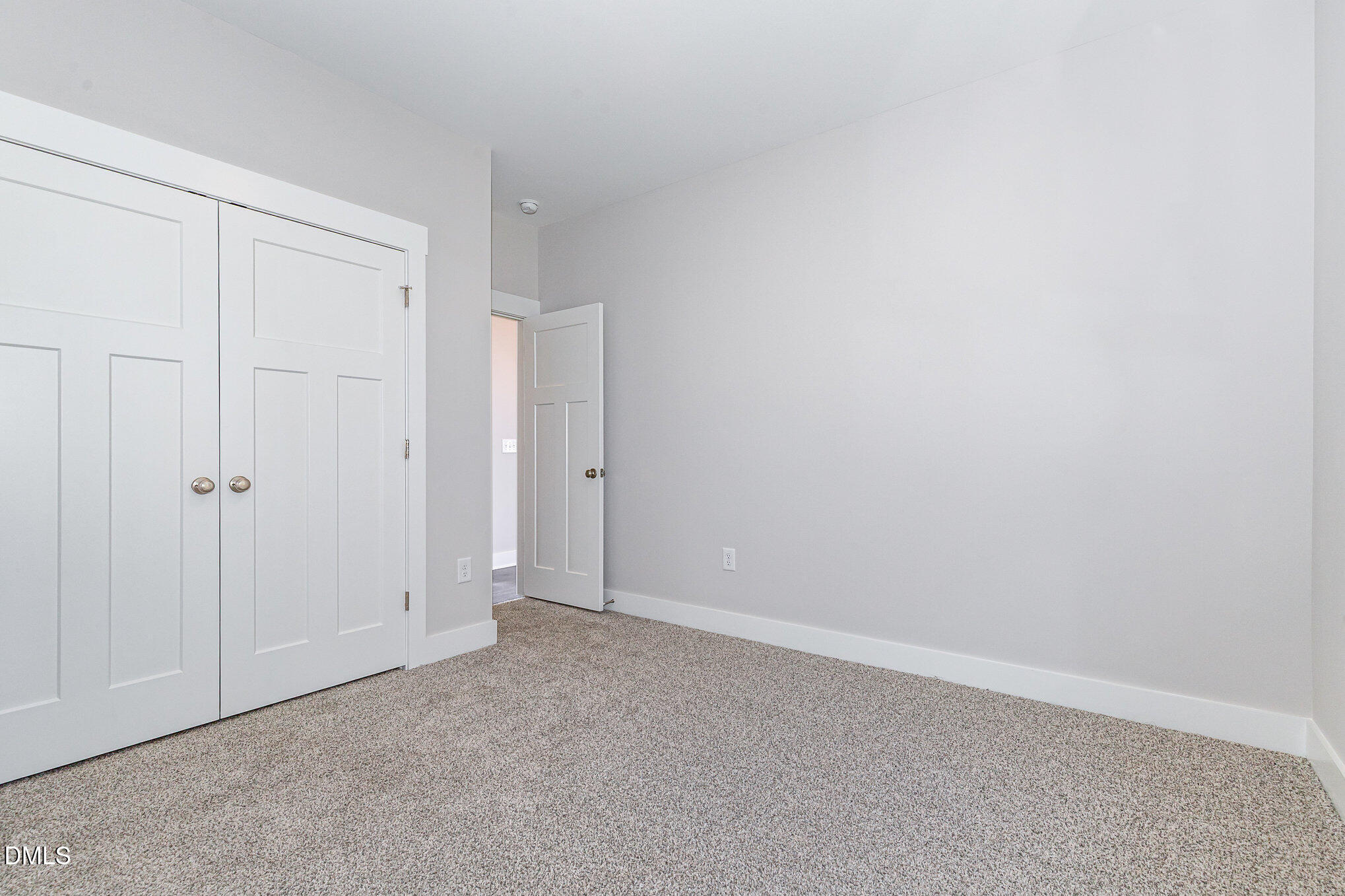 property viewer photo 25