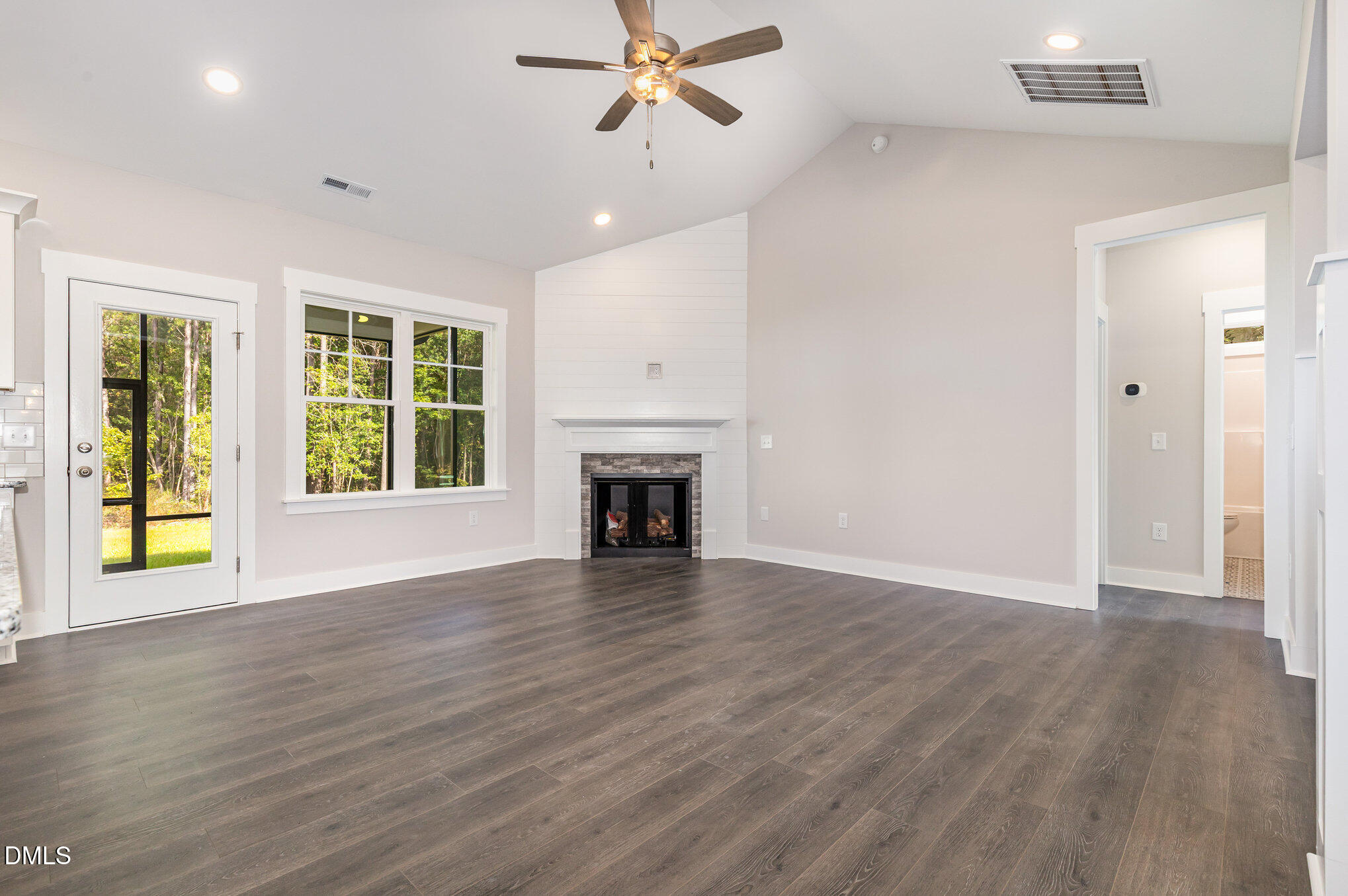 property viewer photo 6