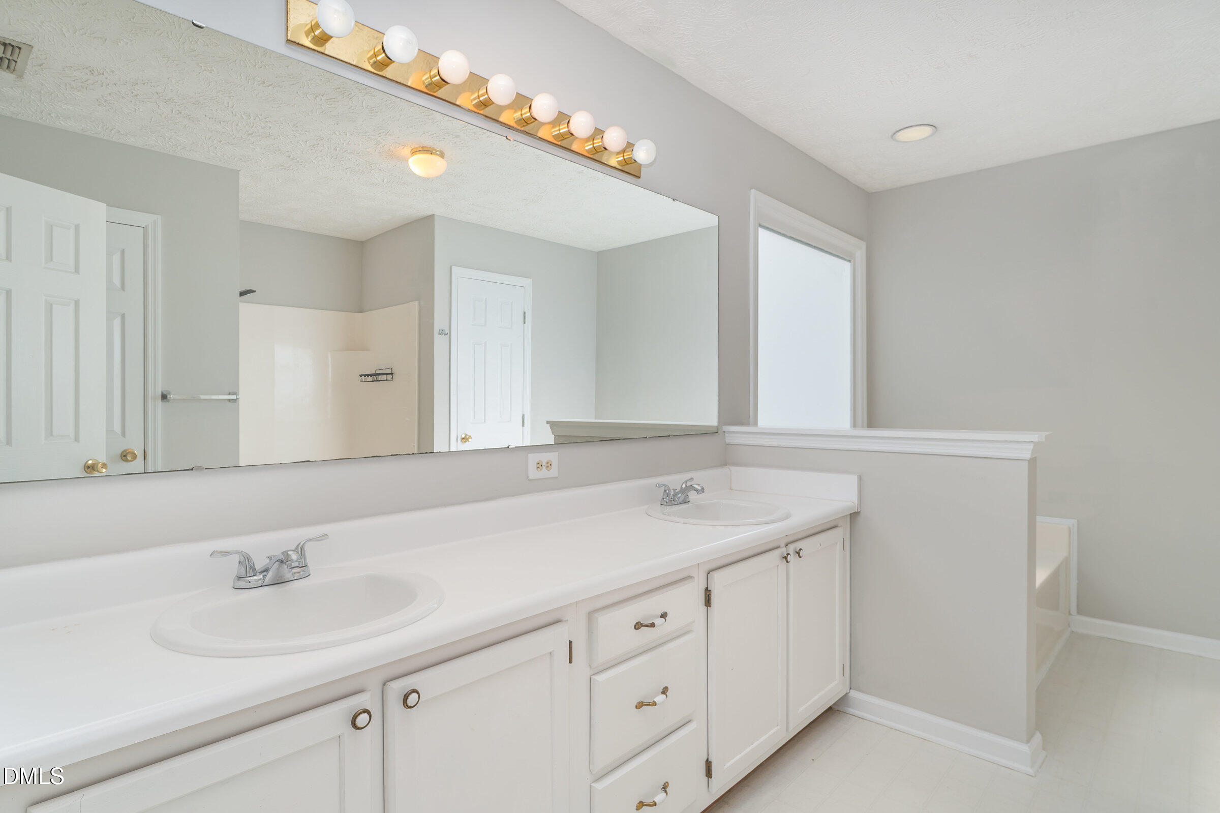 property viewer photo 27