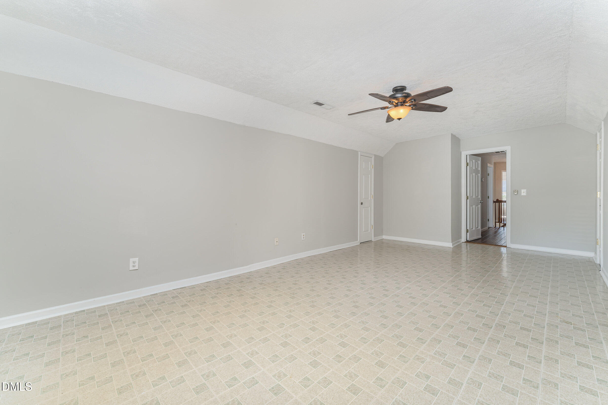 property viewer photo 31