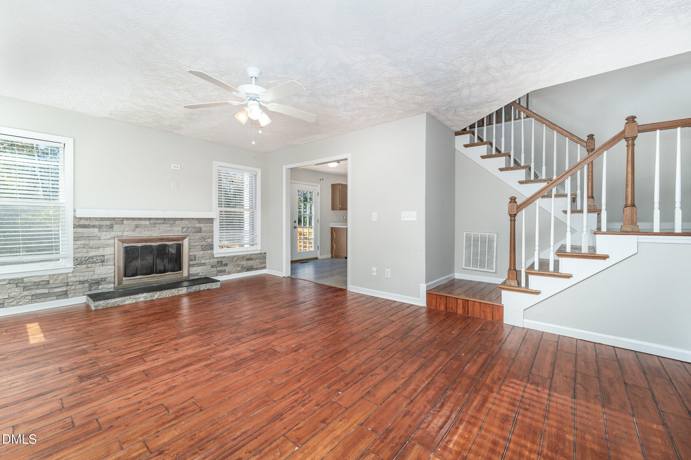 property viewer photo 7