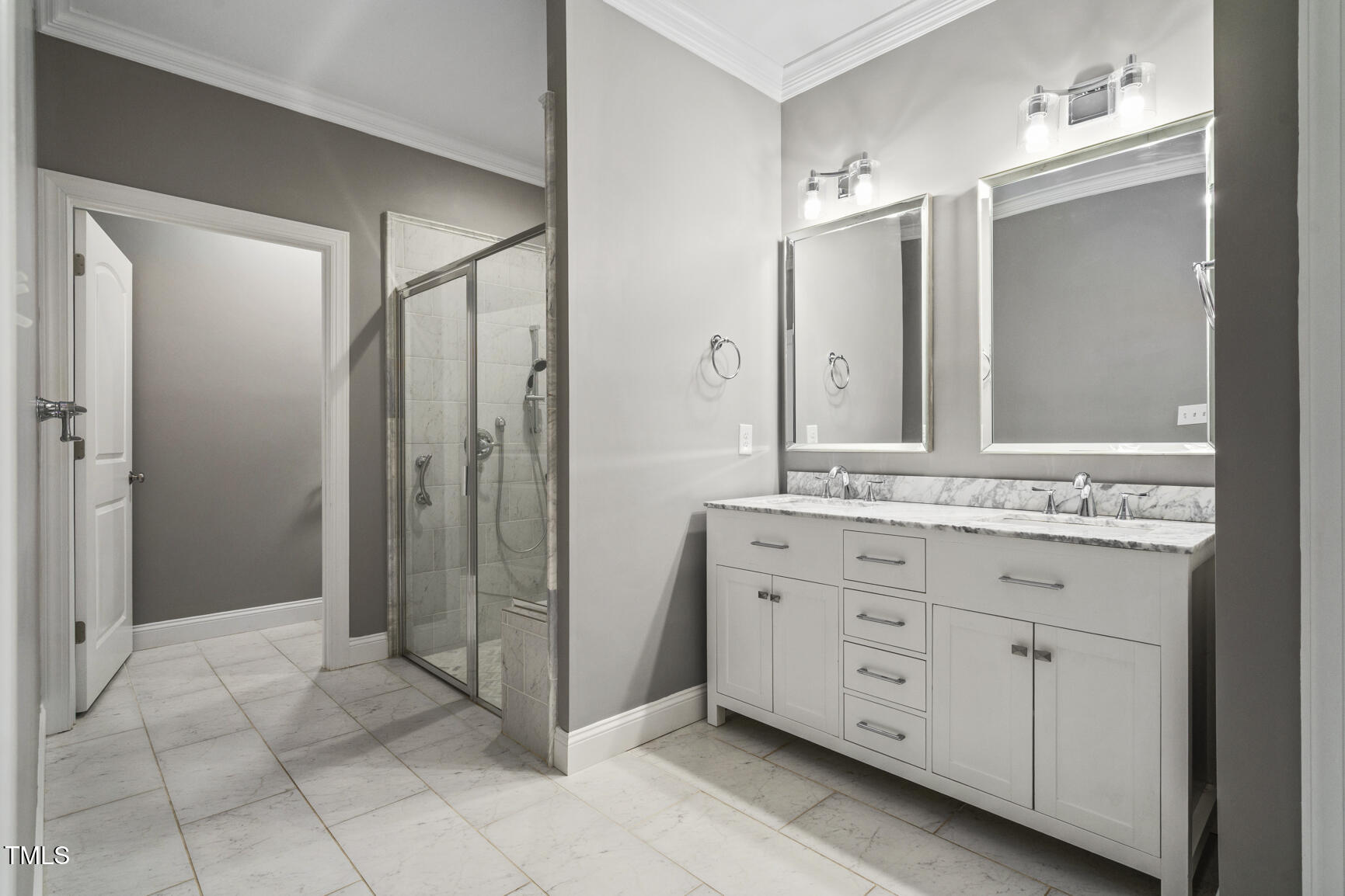 property viewer photo 25