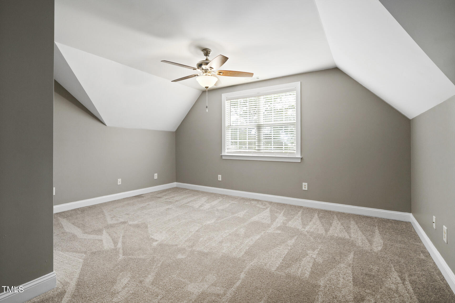 property viewer photo 33