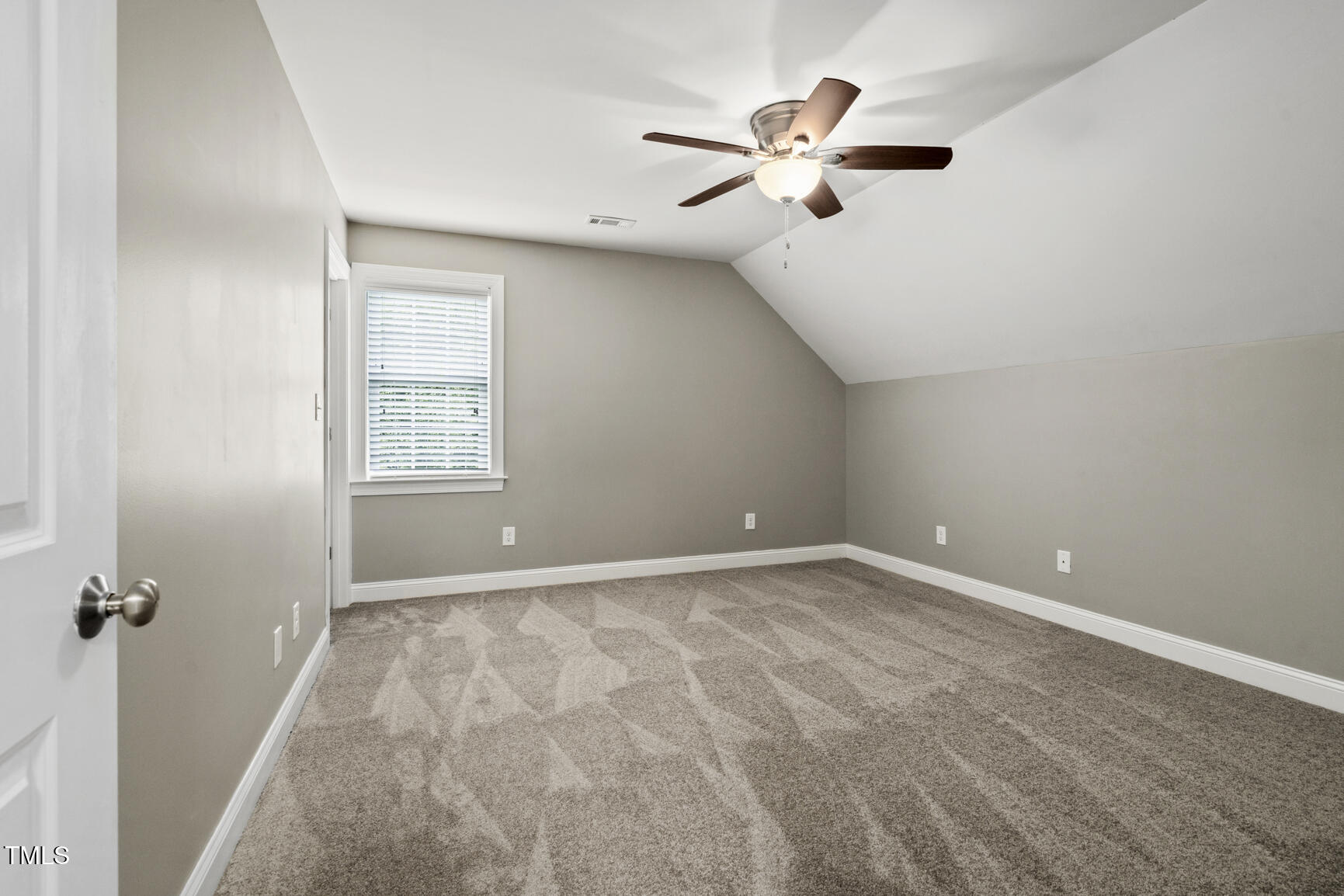 property viewer photo 35