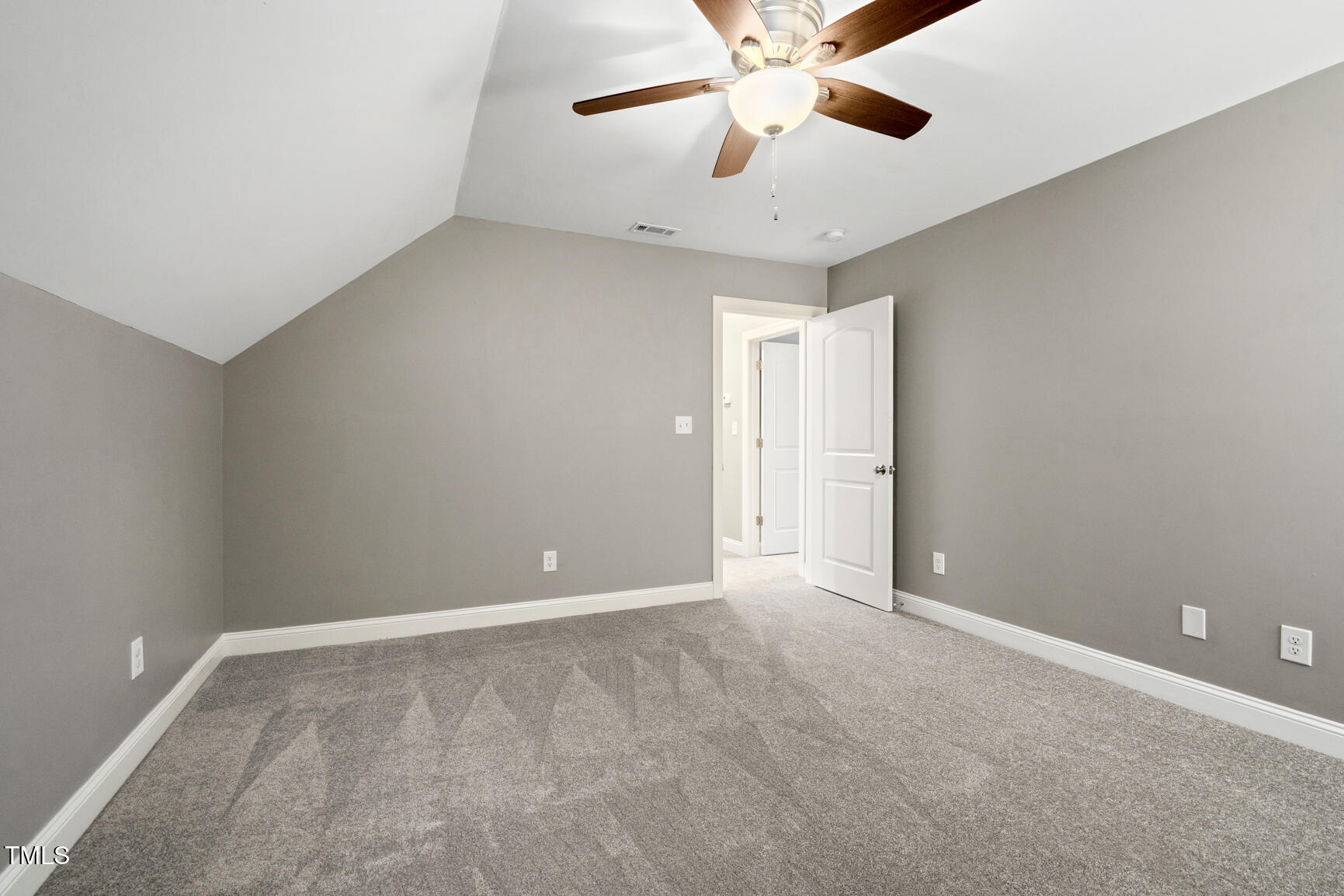 property viewer photo 36