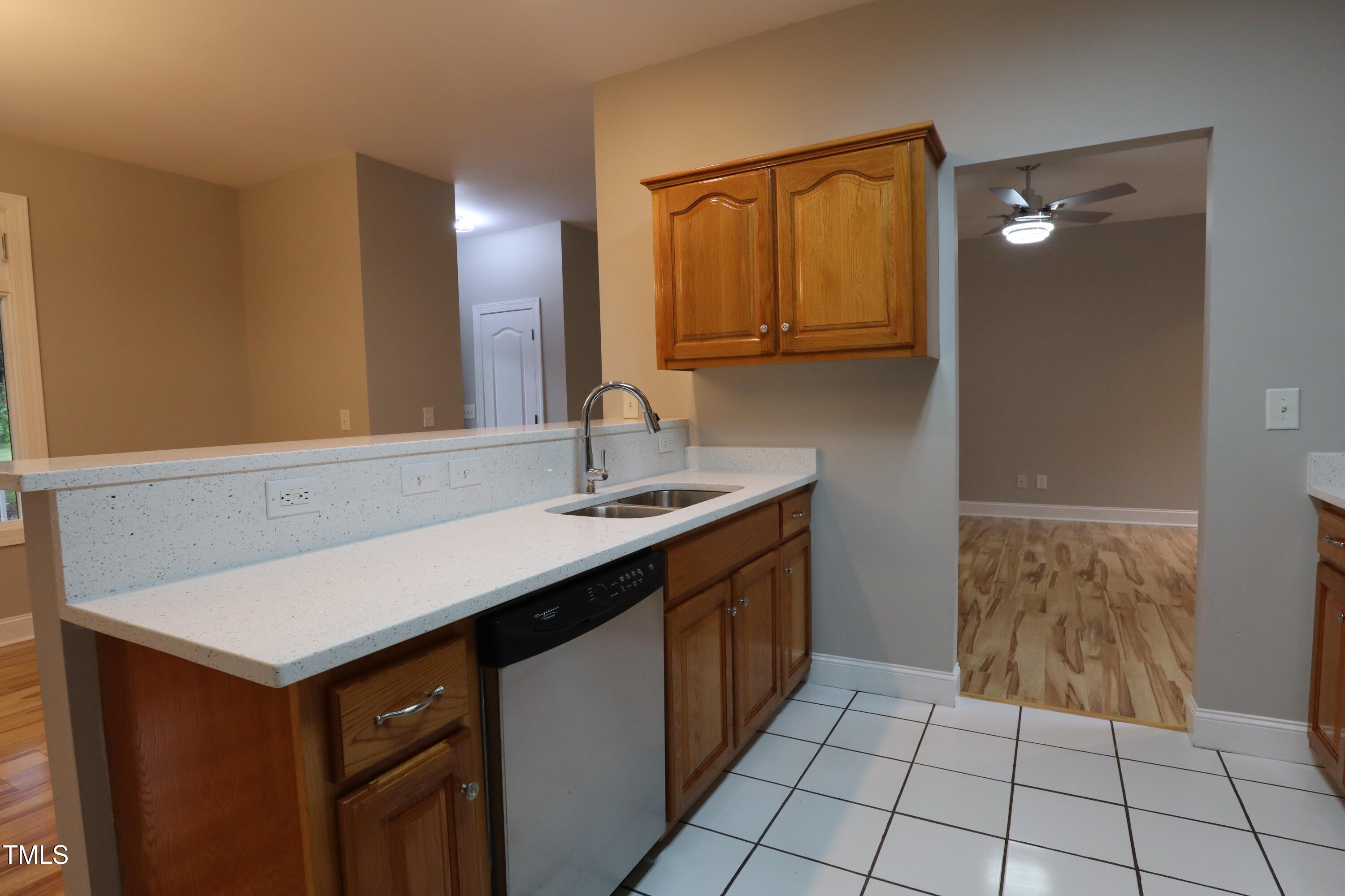 property viewer photo 25