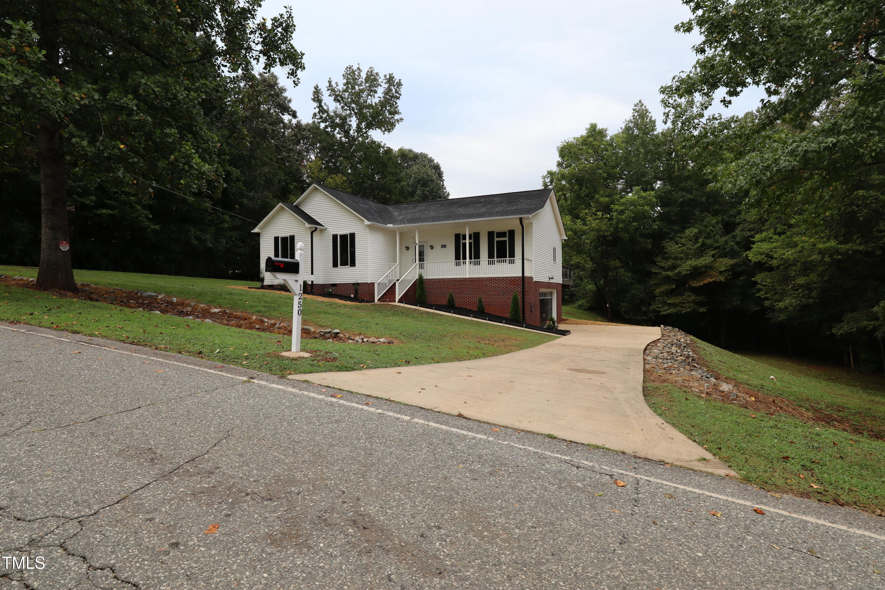 property viewer photo 3