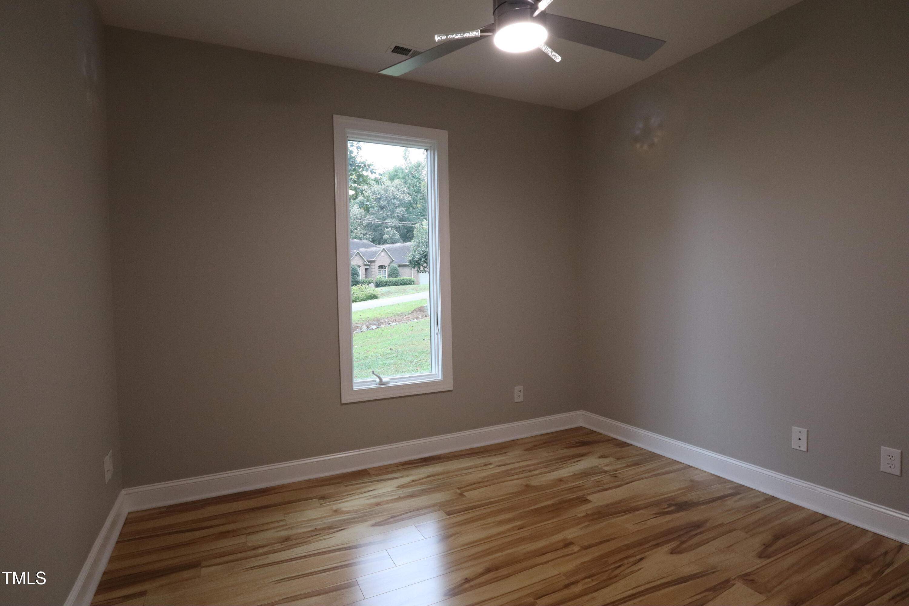 property viewer photo 35