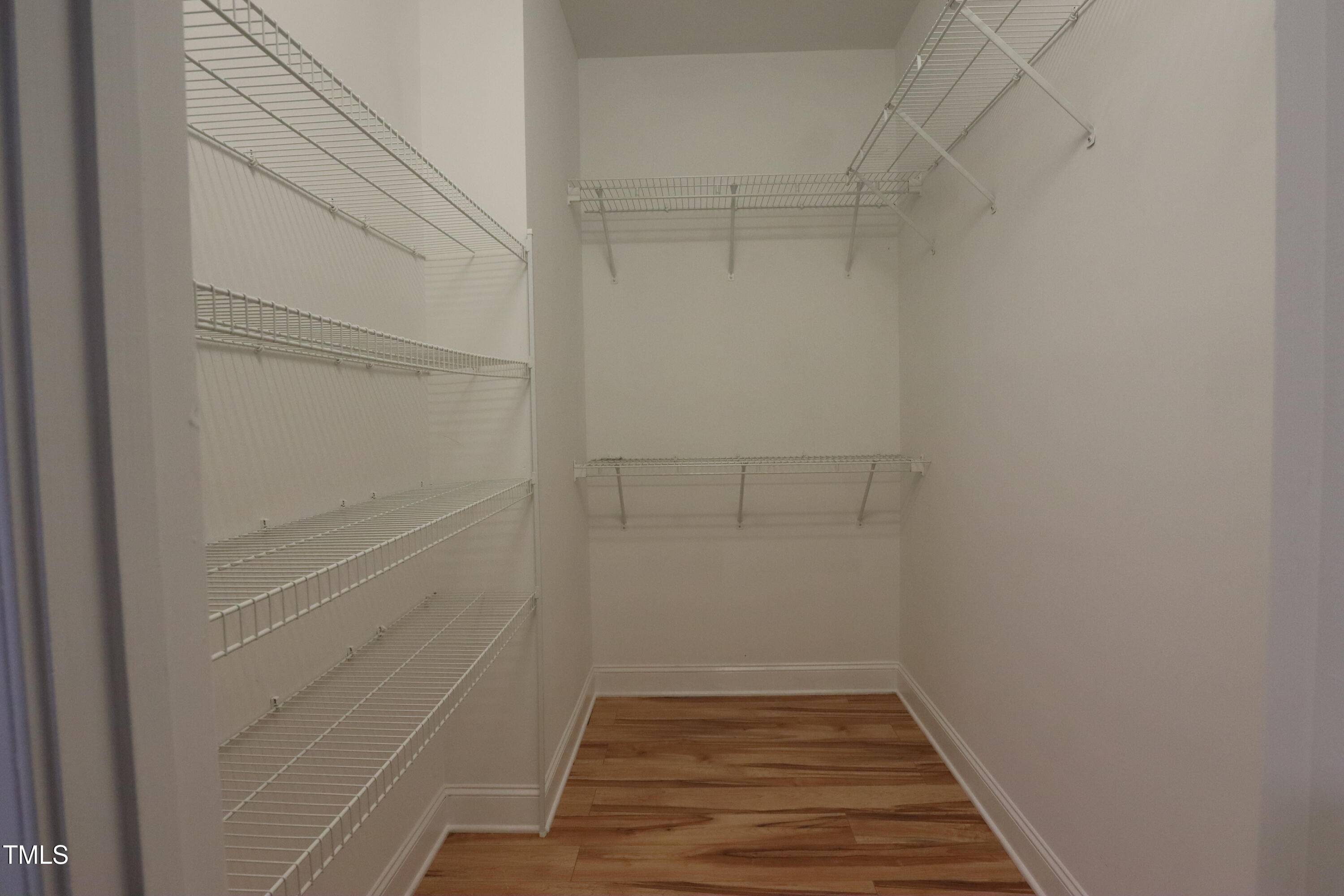 property viewer photo 36