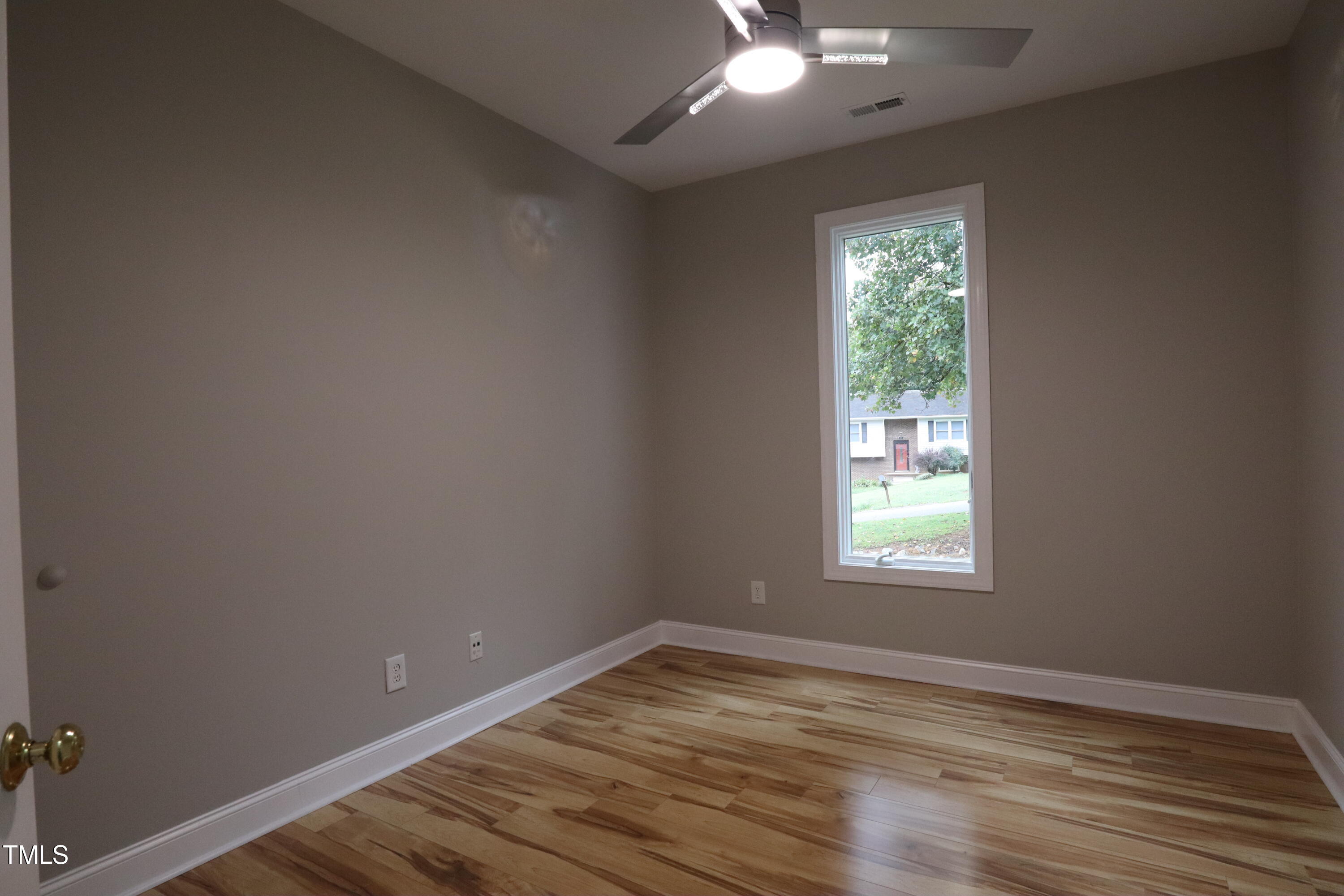 property viewer photo 42