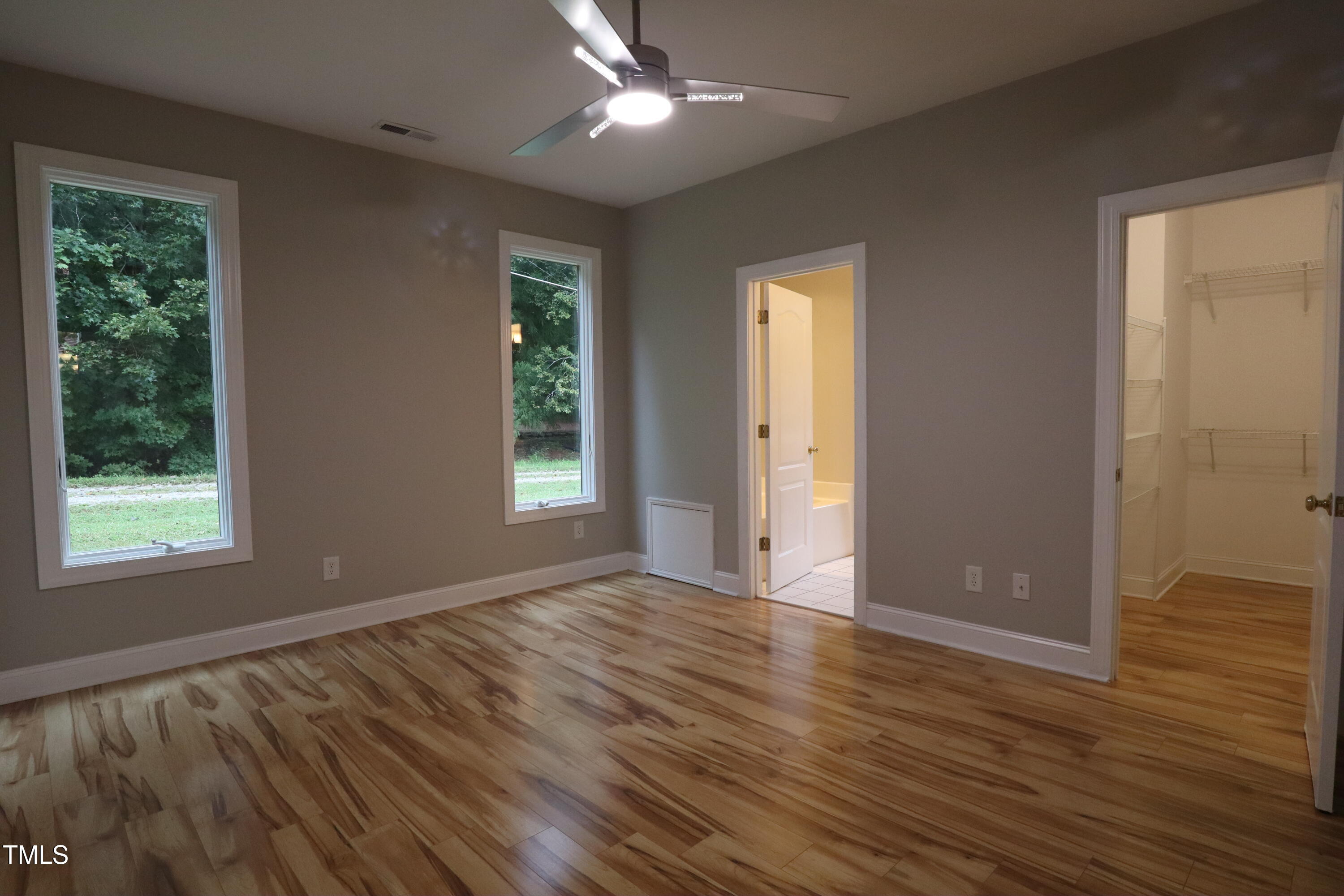 property viewer photo 7