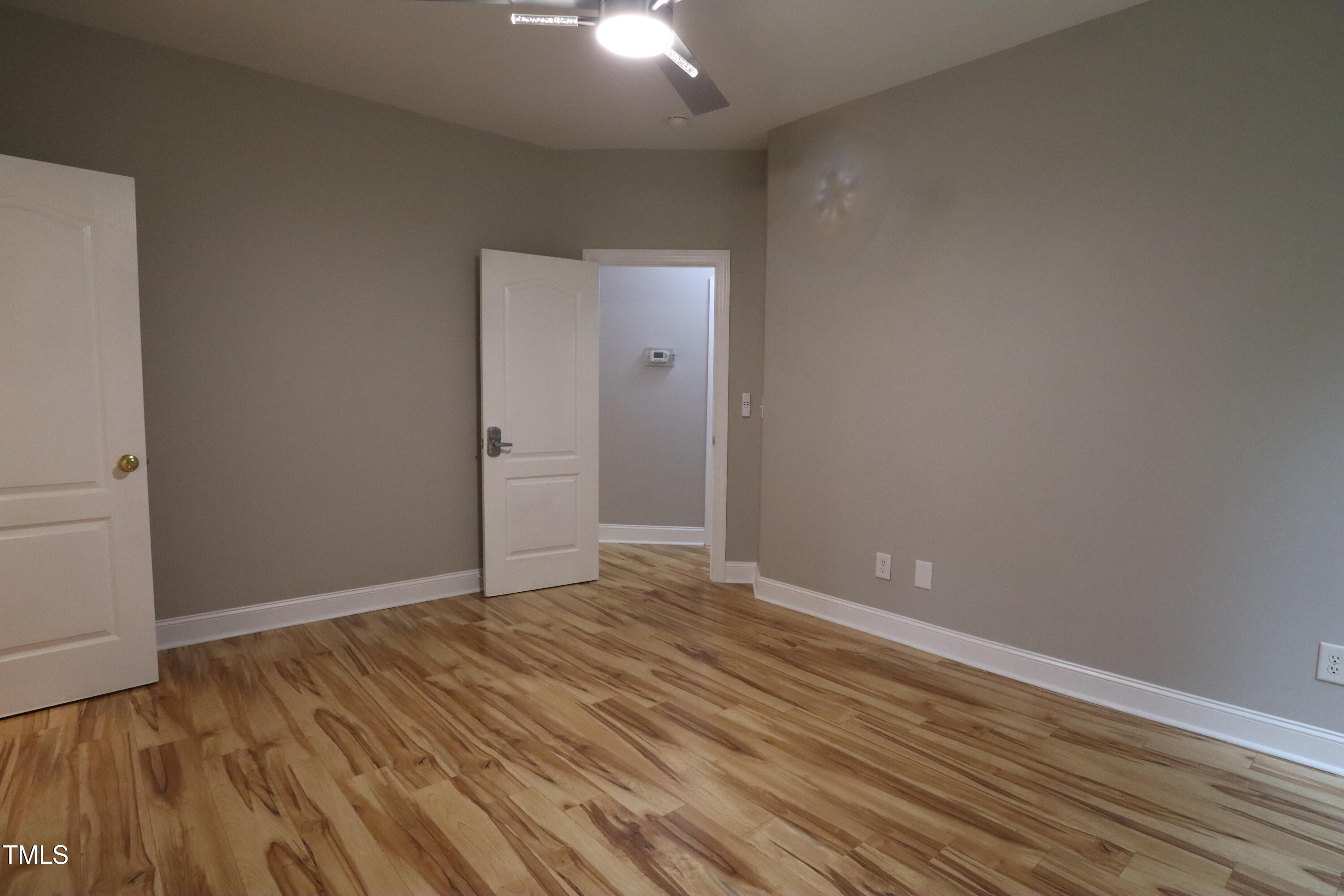 property viewer photo 8