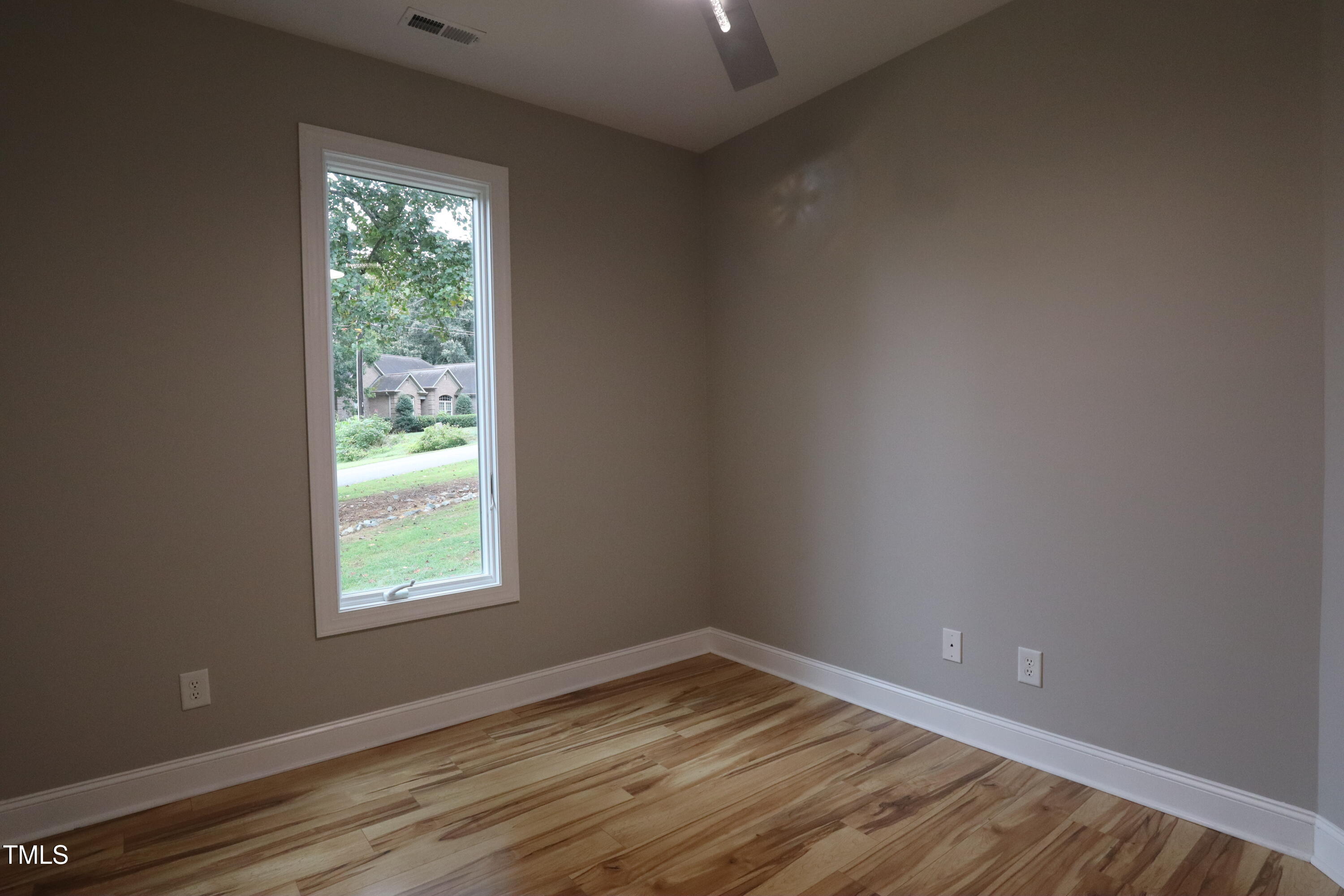 property viewer photo 9