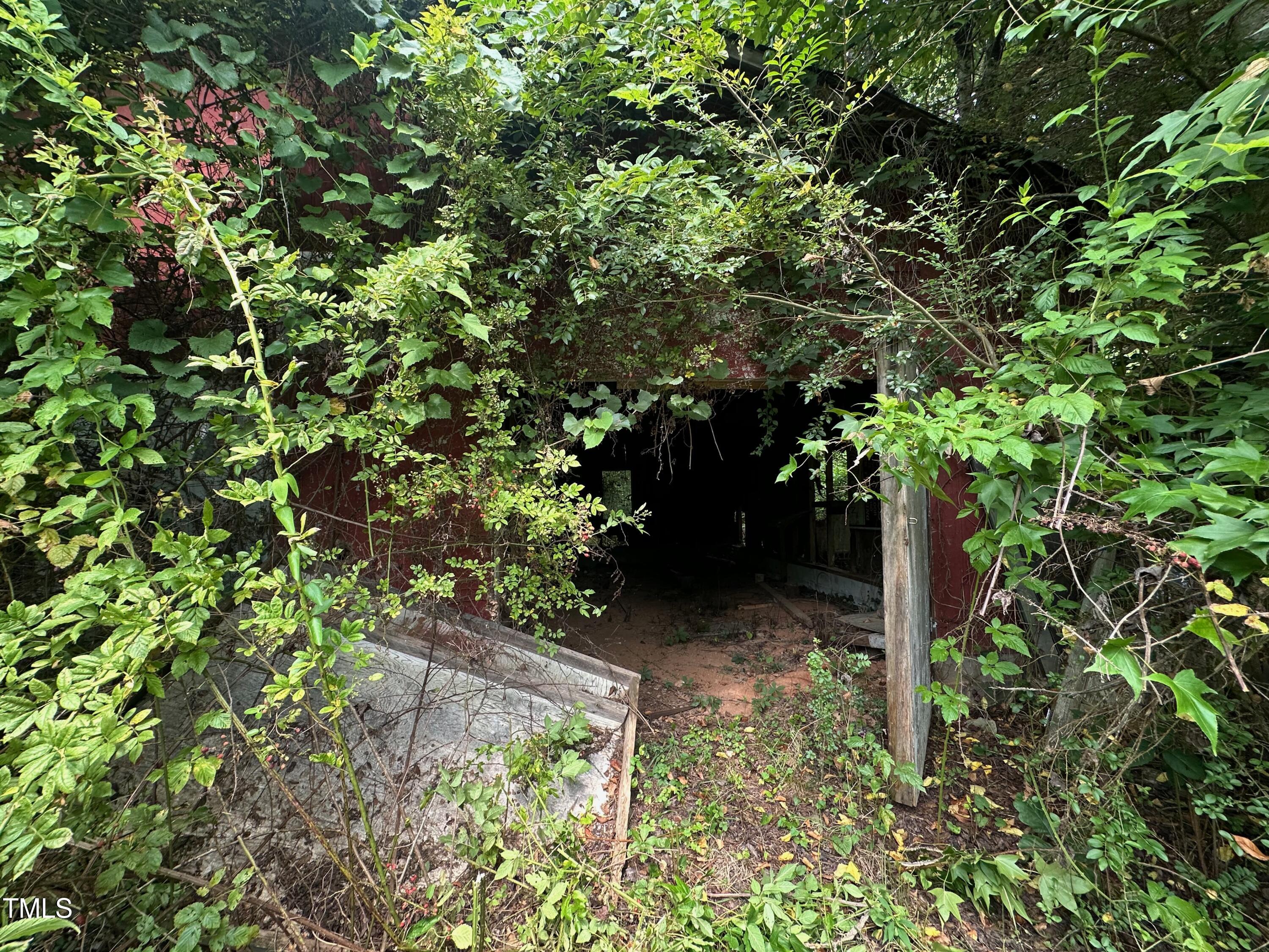 main property photo 11