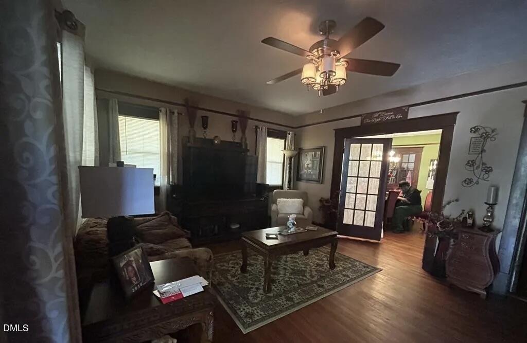 property viewer photo 3