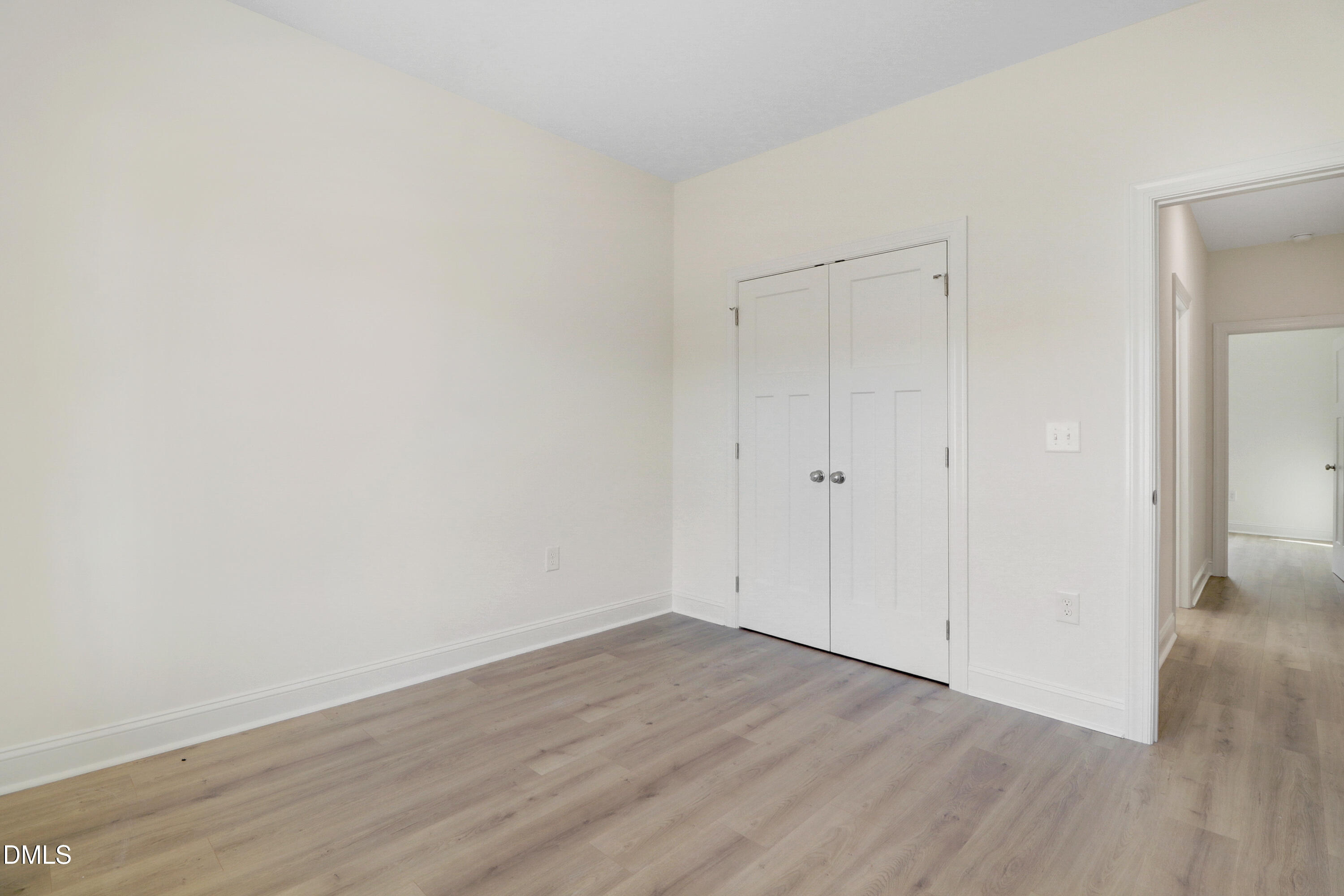 property viewer photo 25
