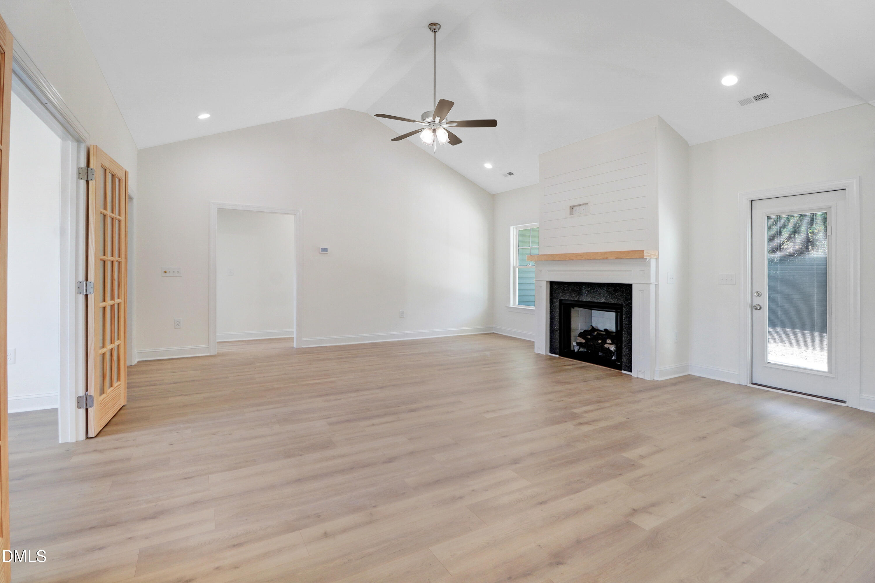 property viewer photo 6
