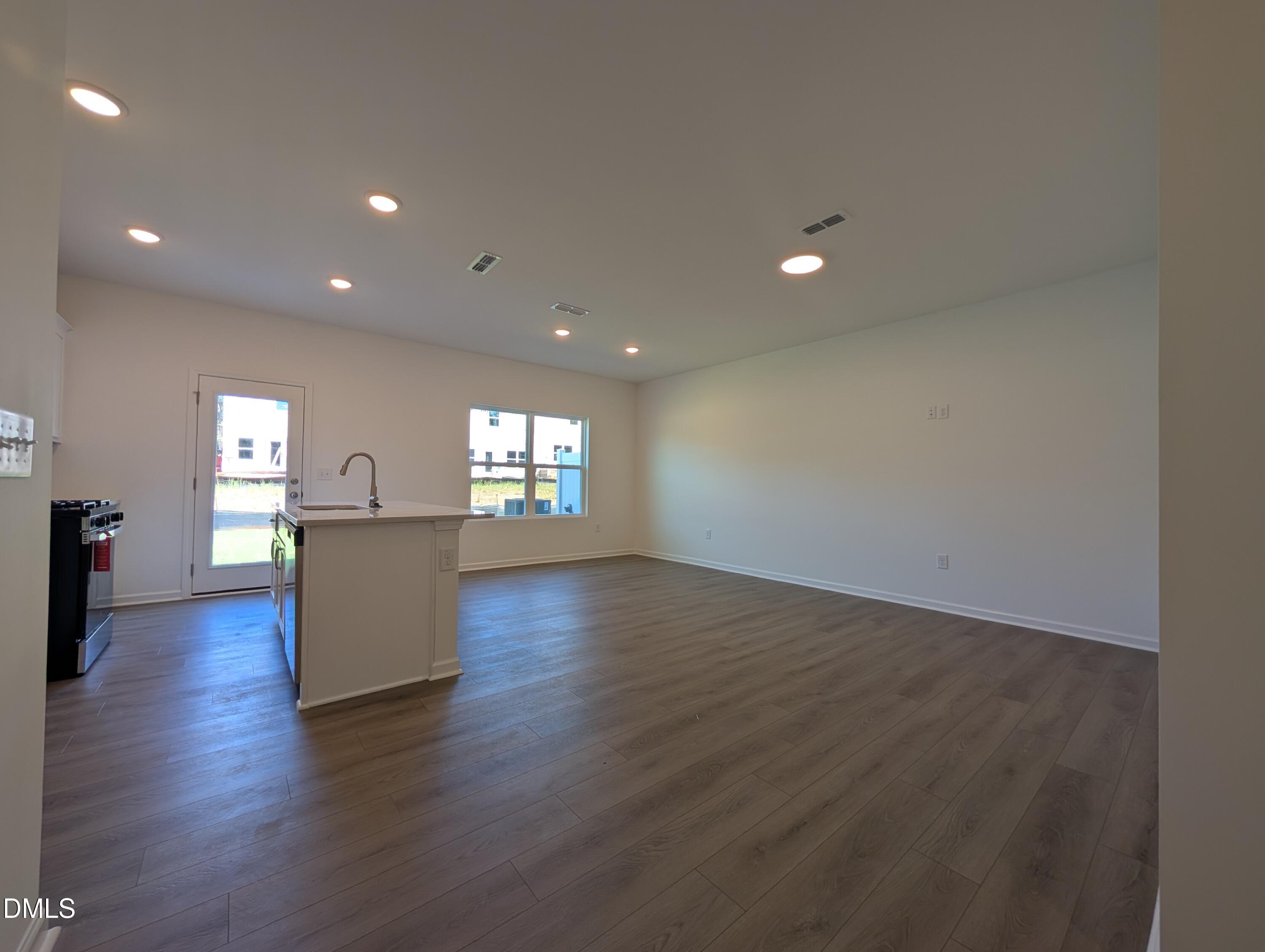property viewer photo 3