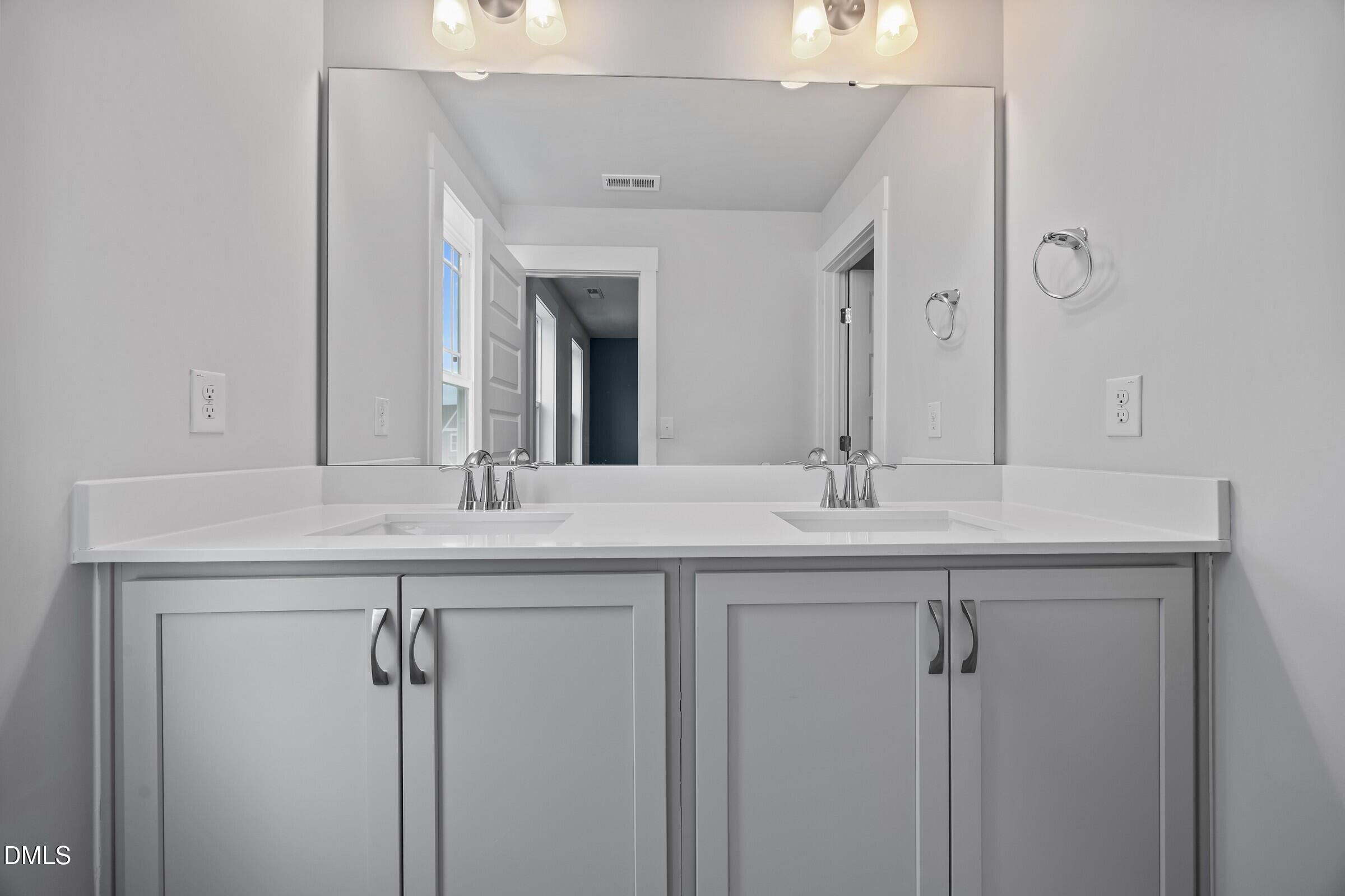 property viewer photo 23