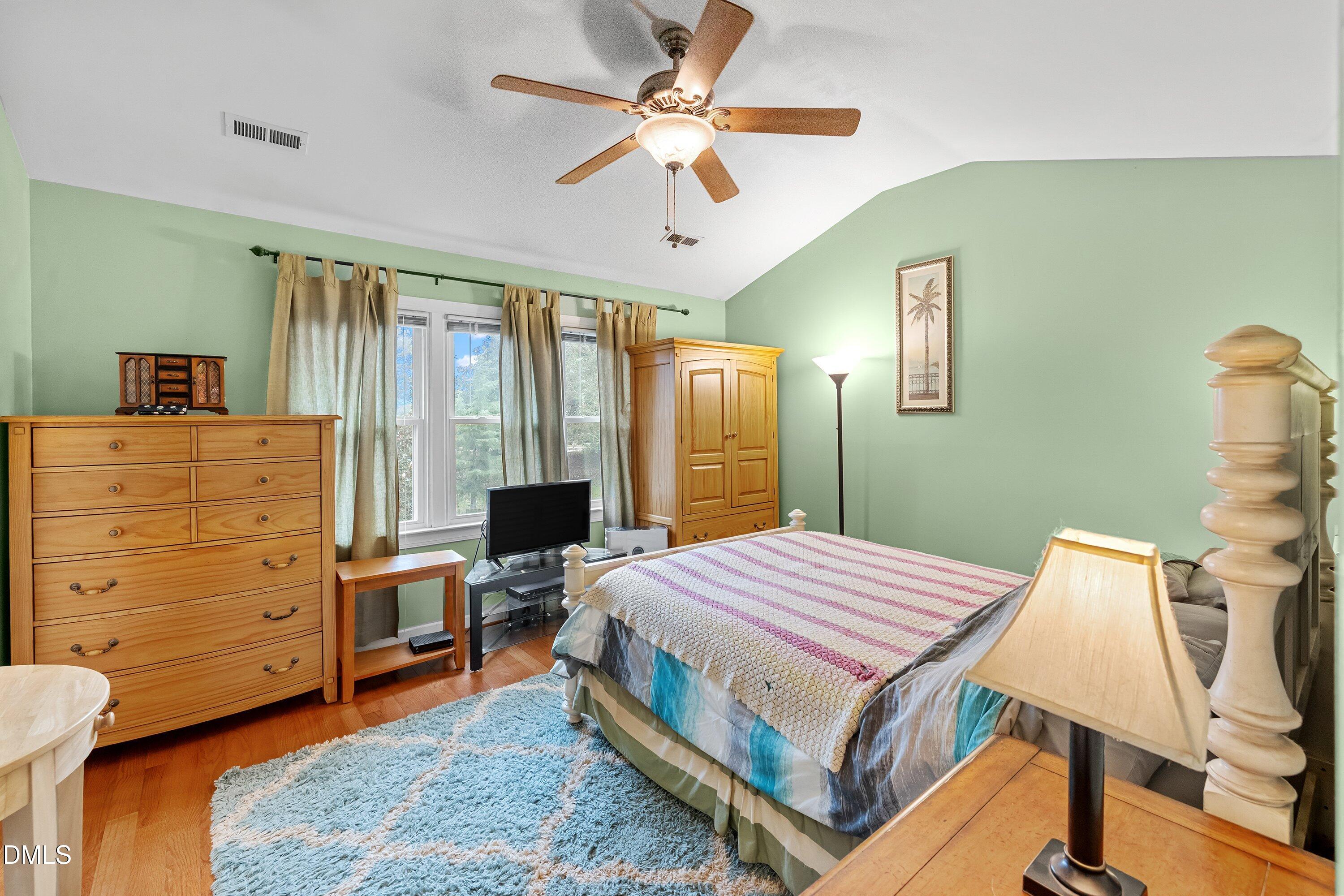 property viewer photo 16