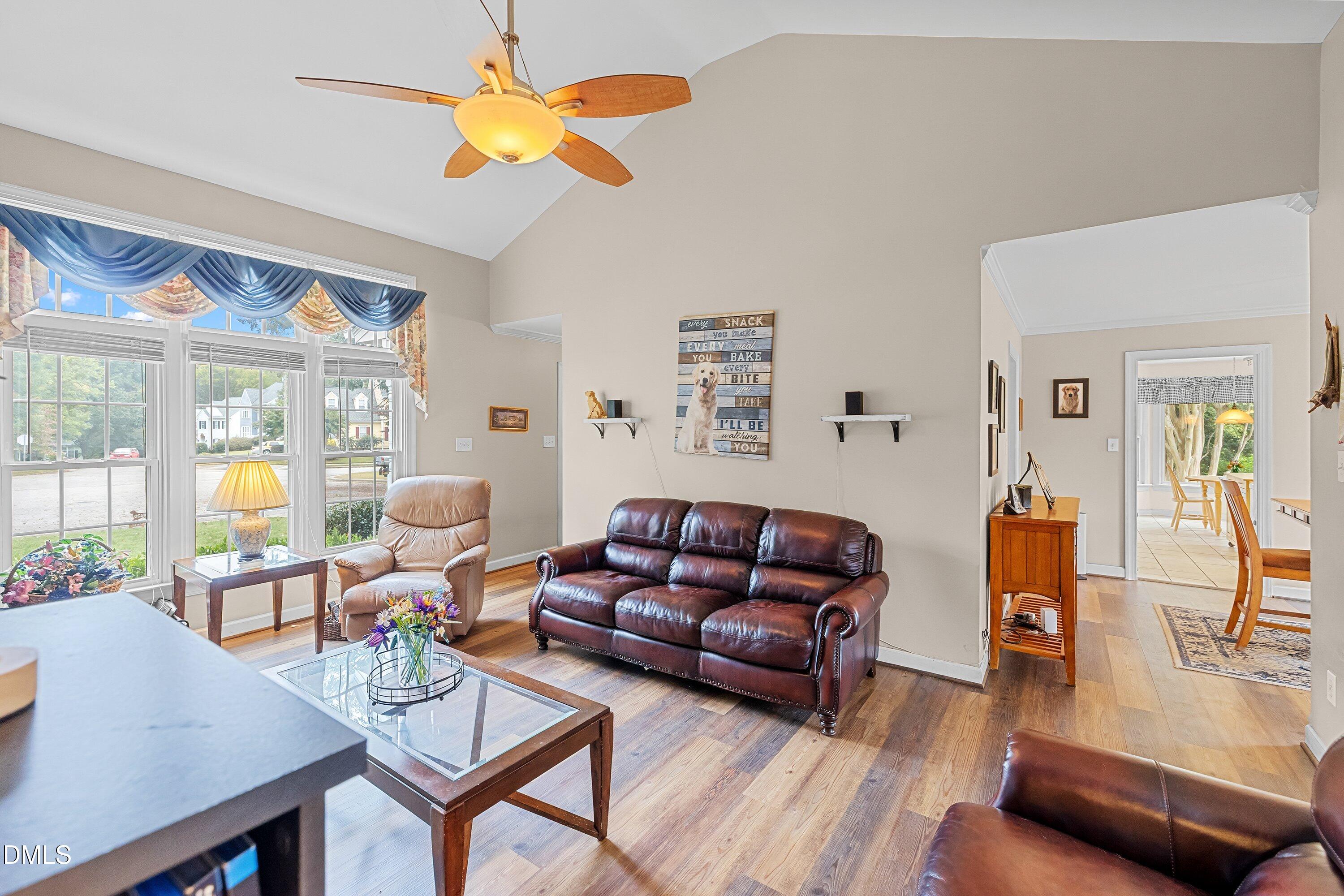 property viewer photo 7