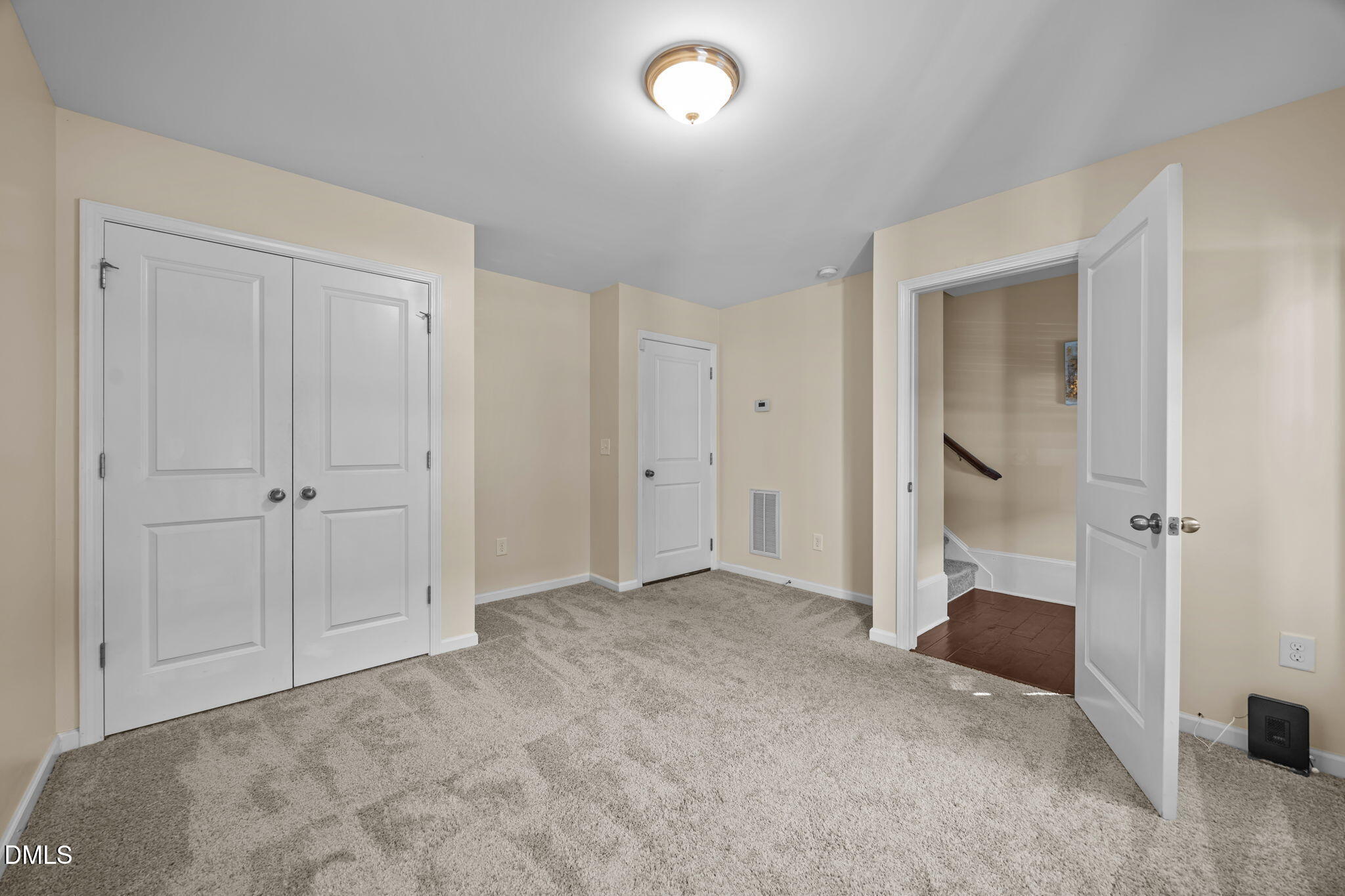 property viewer photo 16