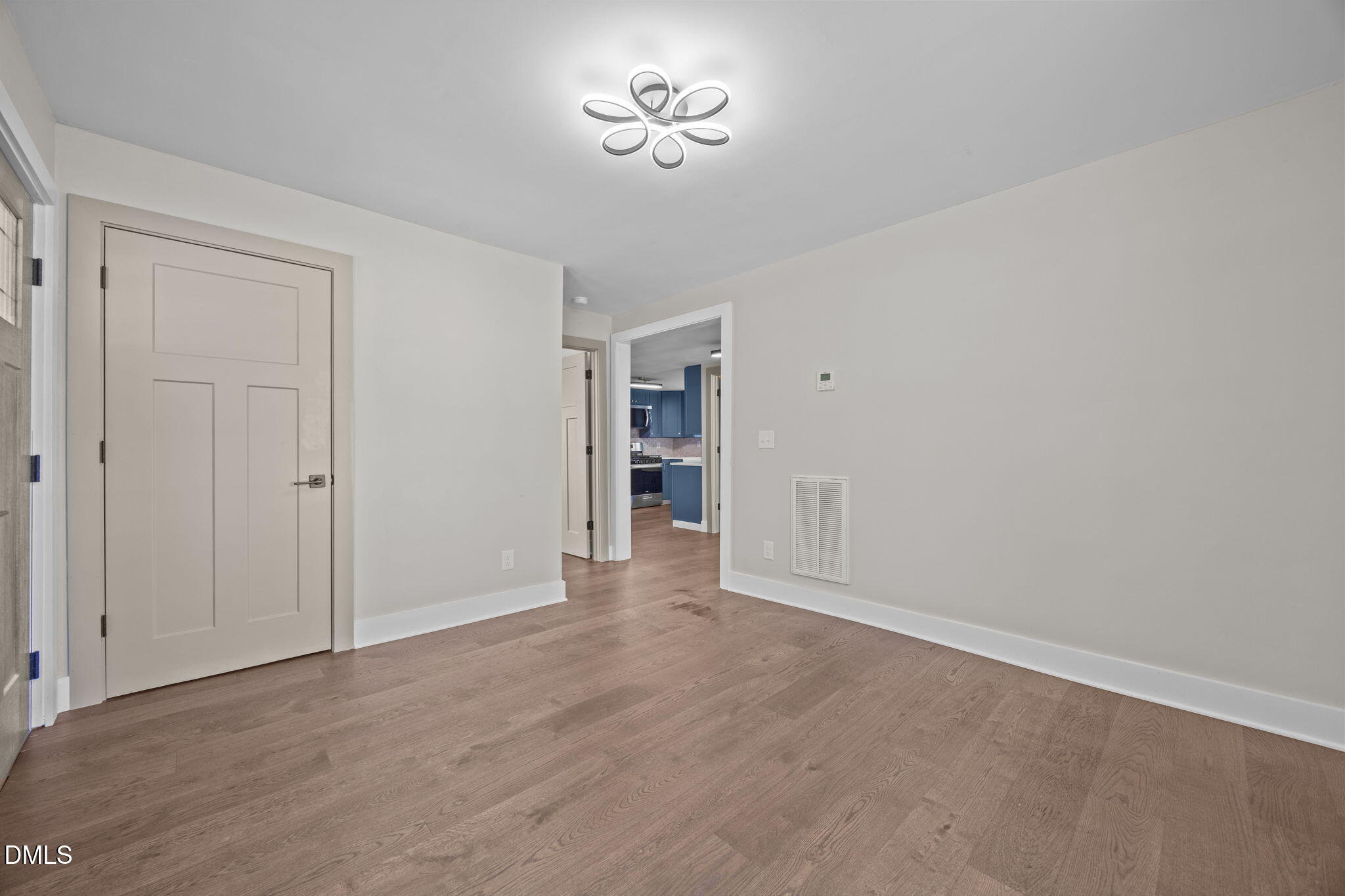 property viewer photo 4