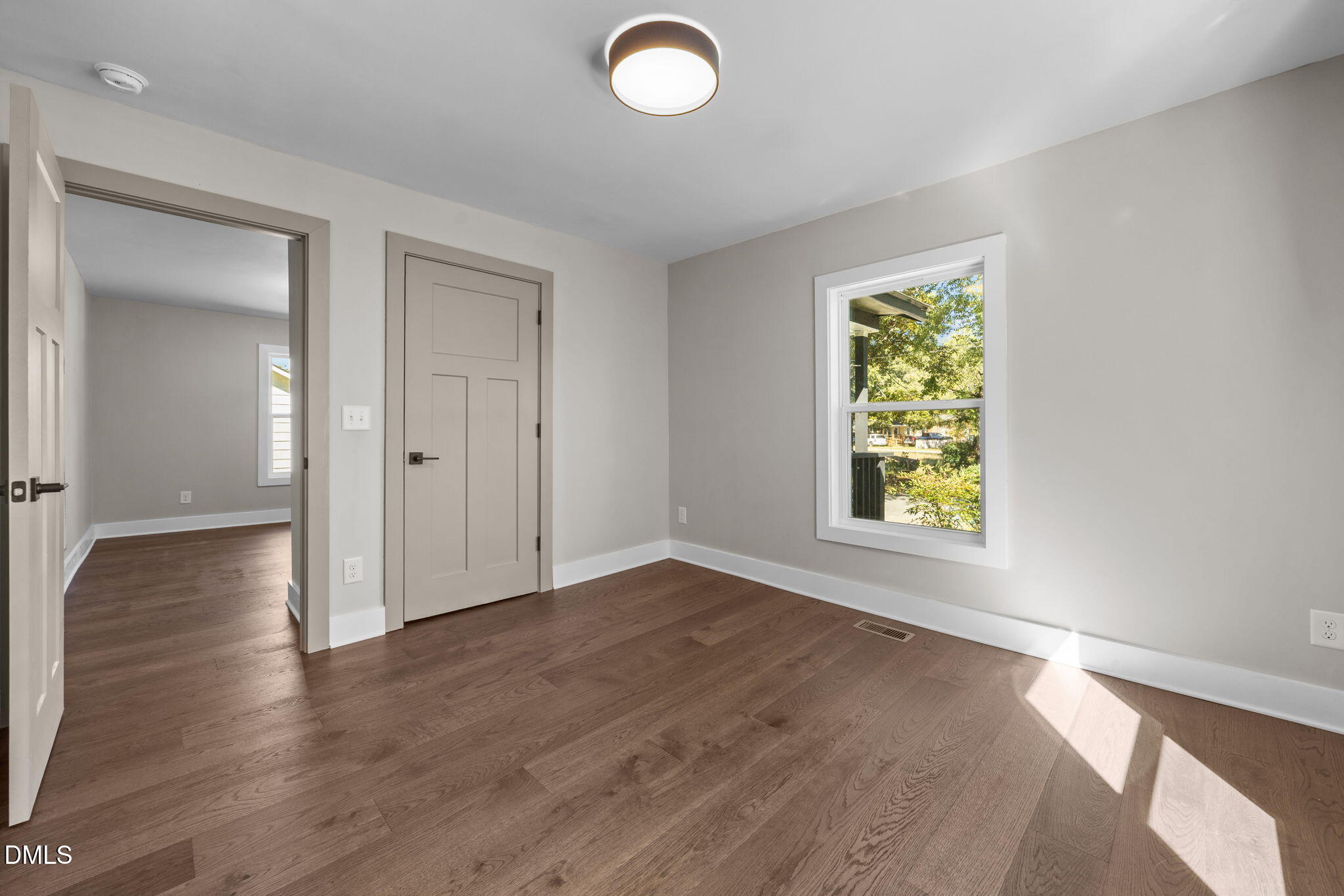property viewer photo 7
