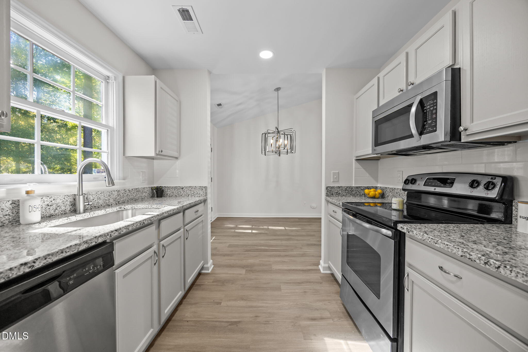 property viewer photo 6
