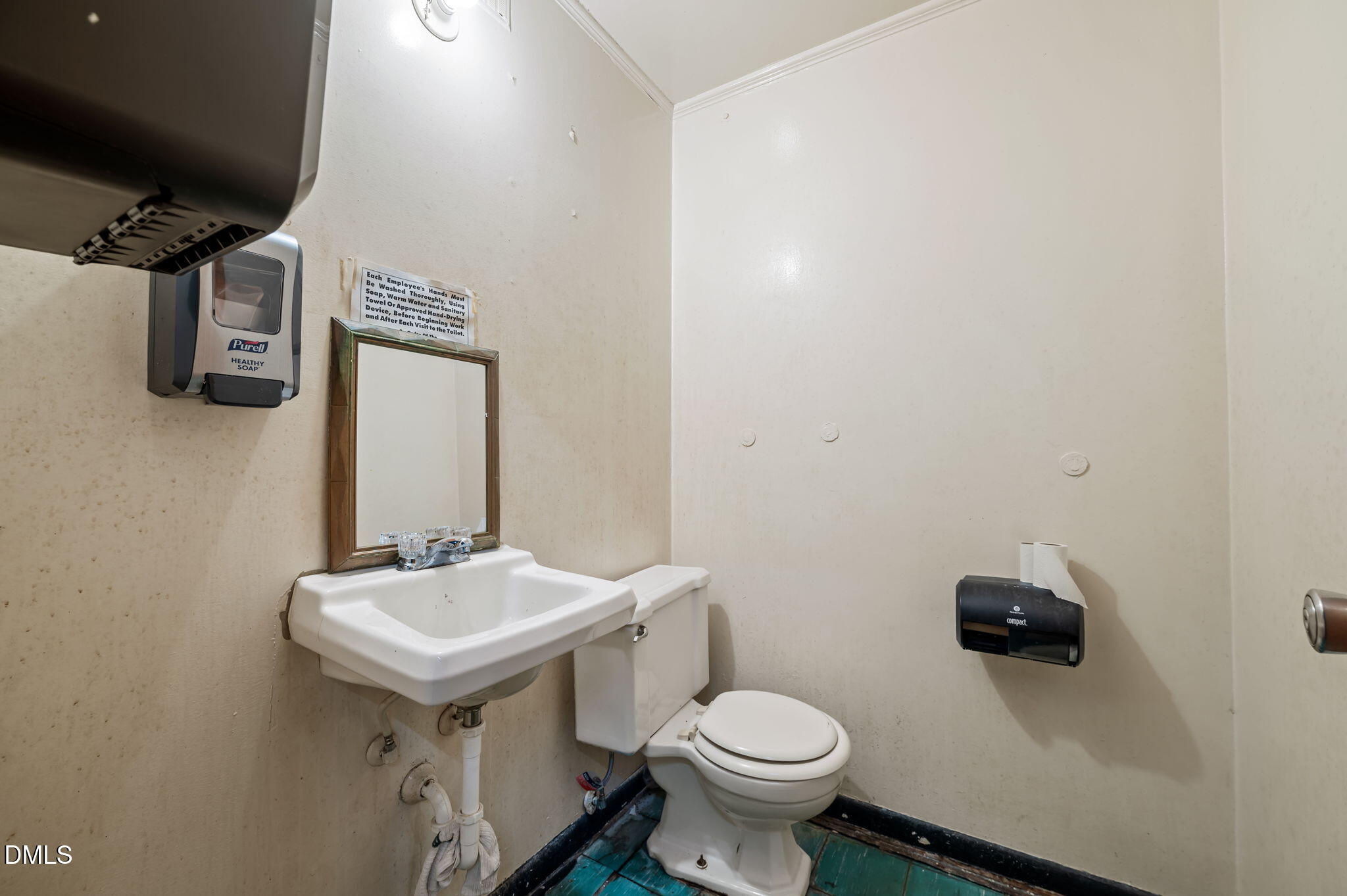main property photo 30
