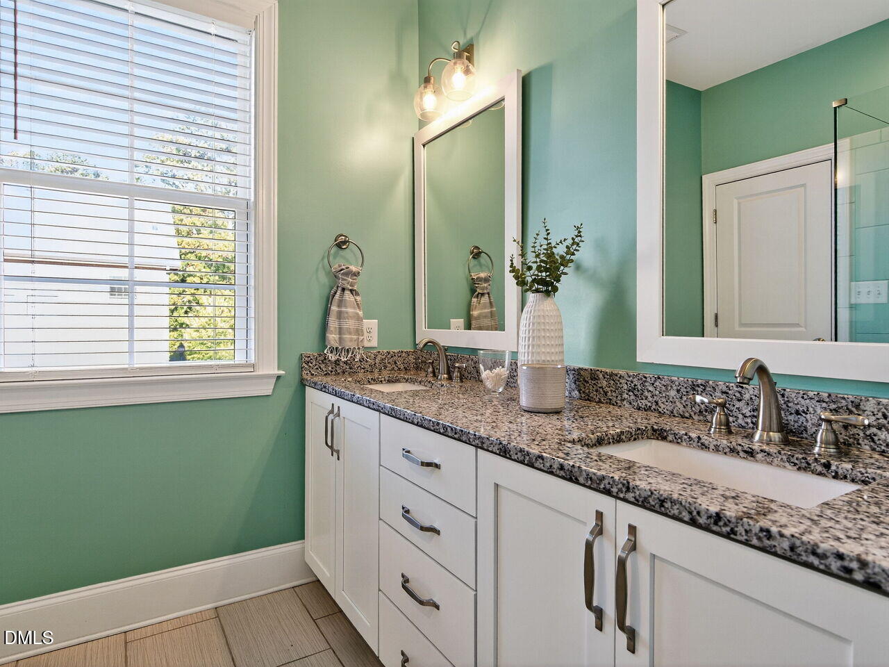 property viewer photo 23