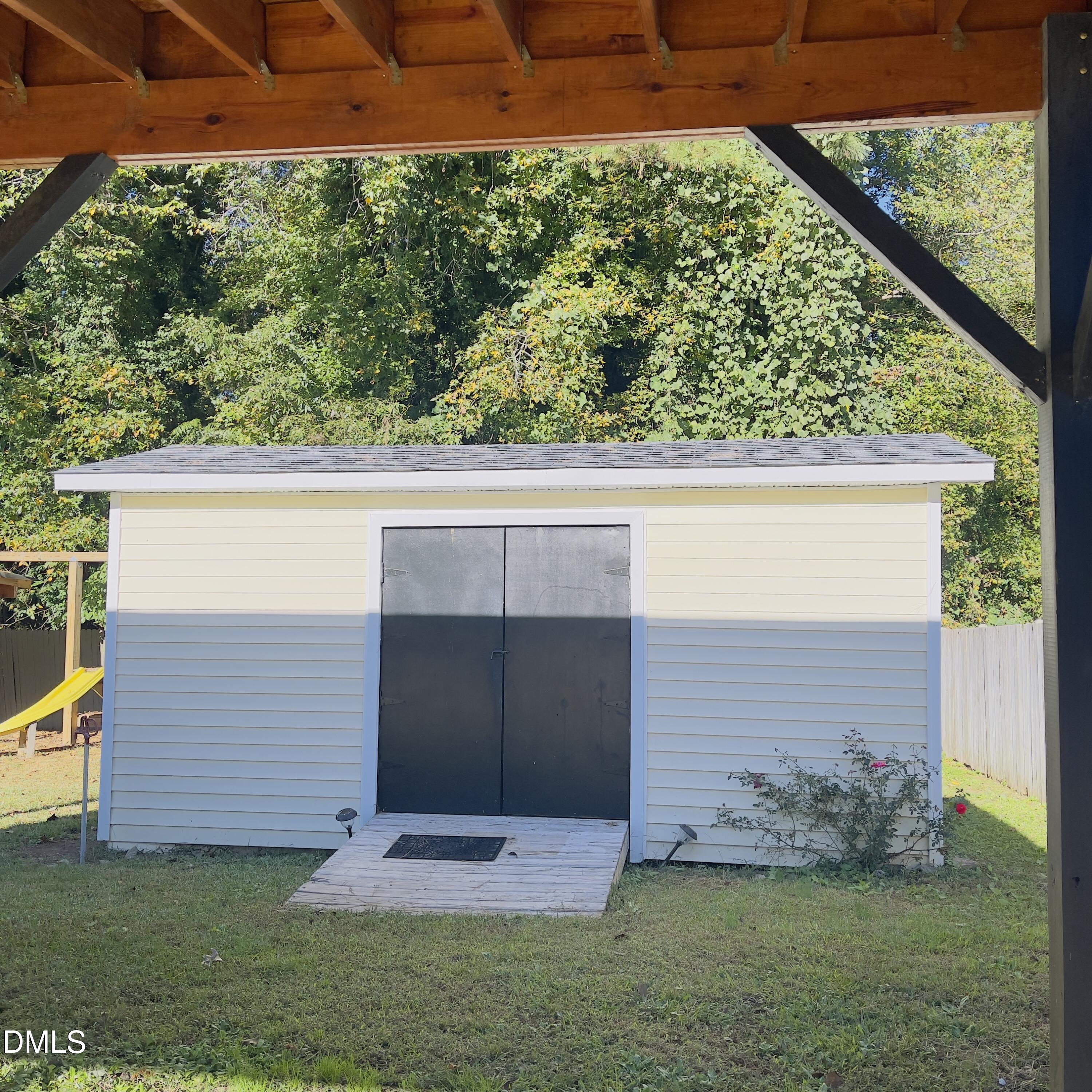 main property photo 17