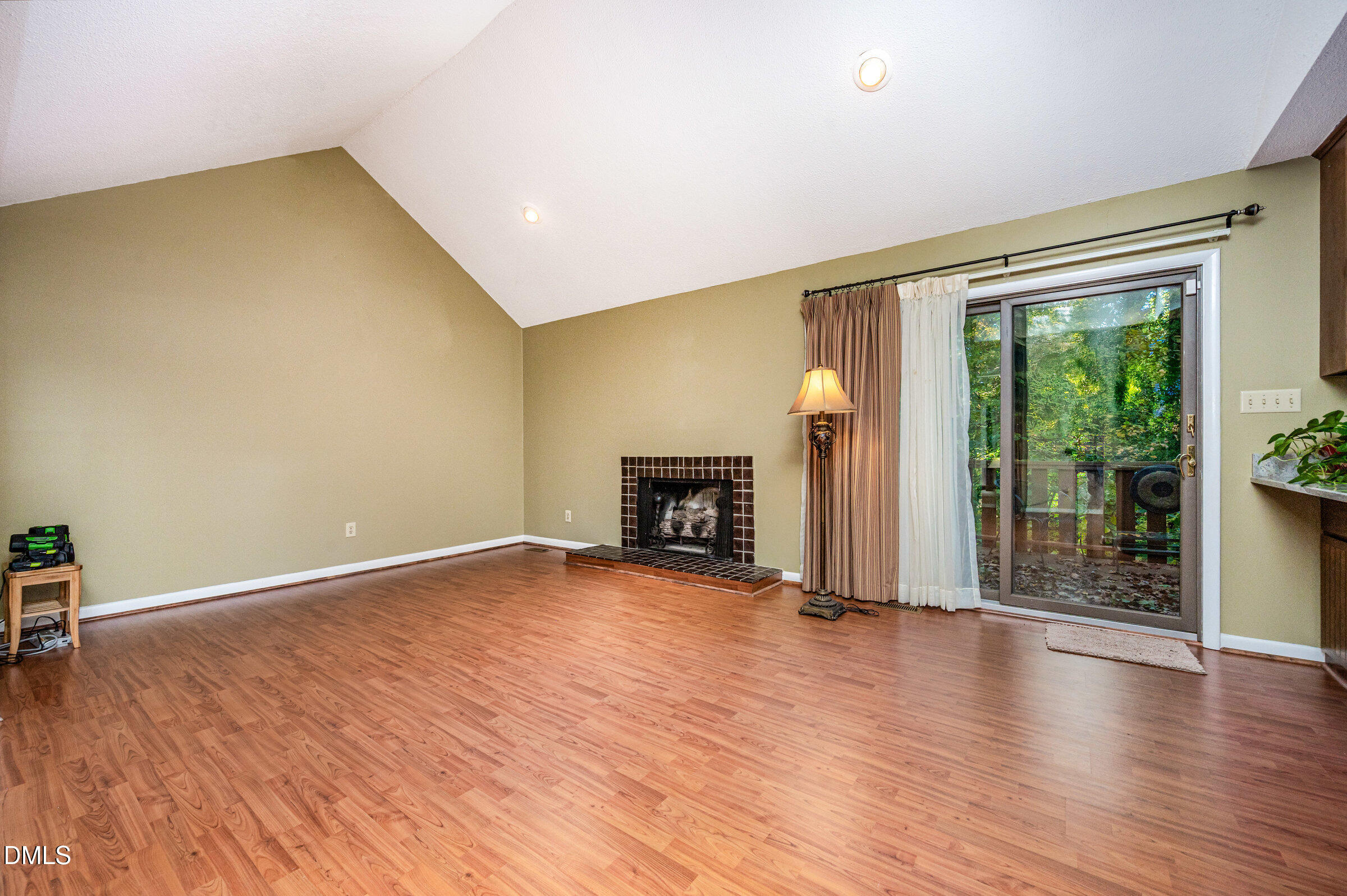 property viewer photo 6