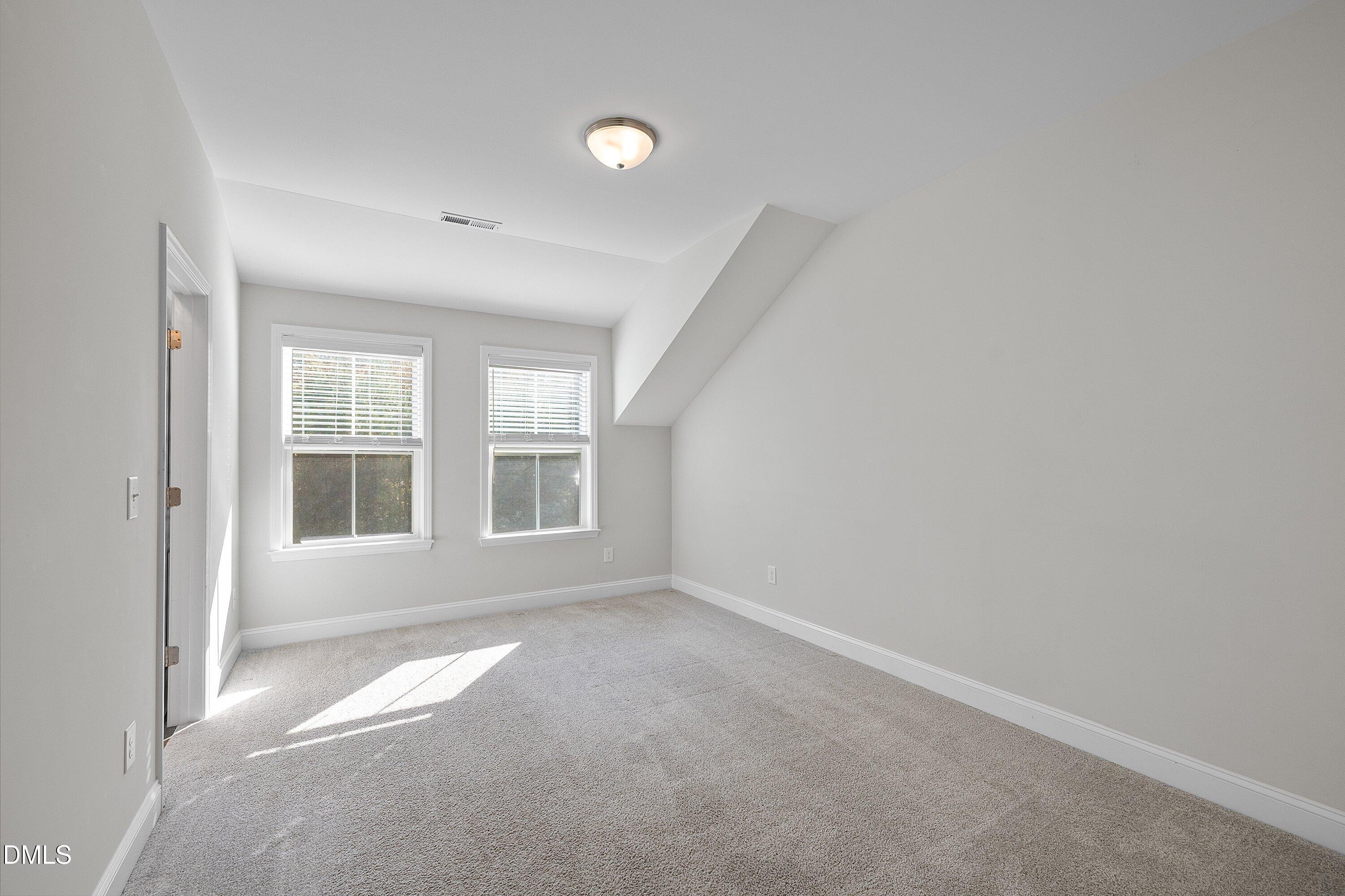 property viewer photo 37
