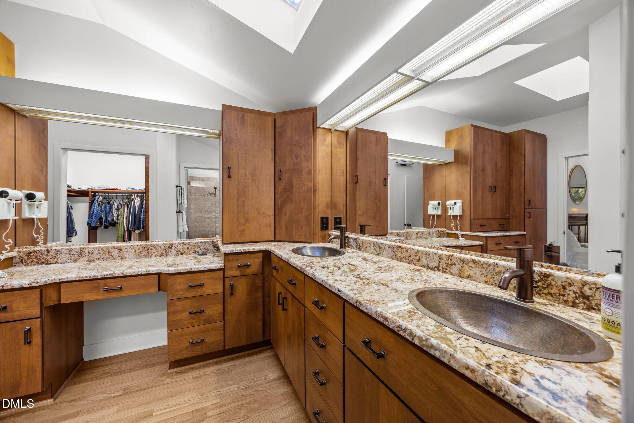 property viewer photo 25
