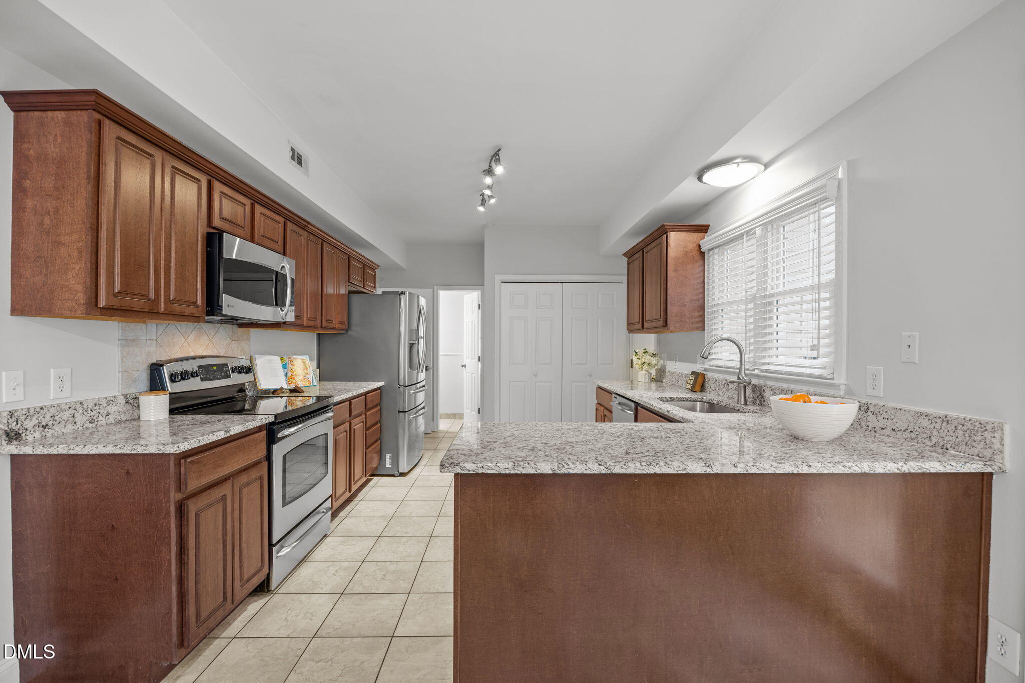 property viewer photo 11
