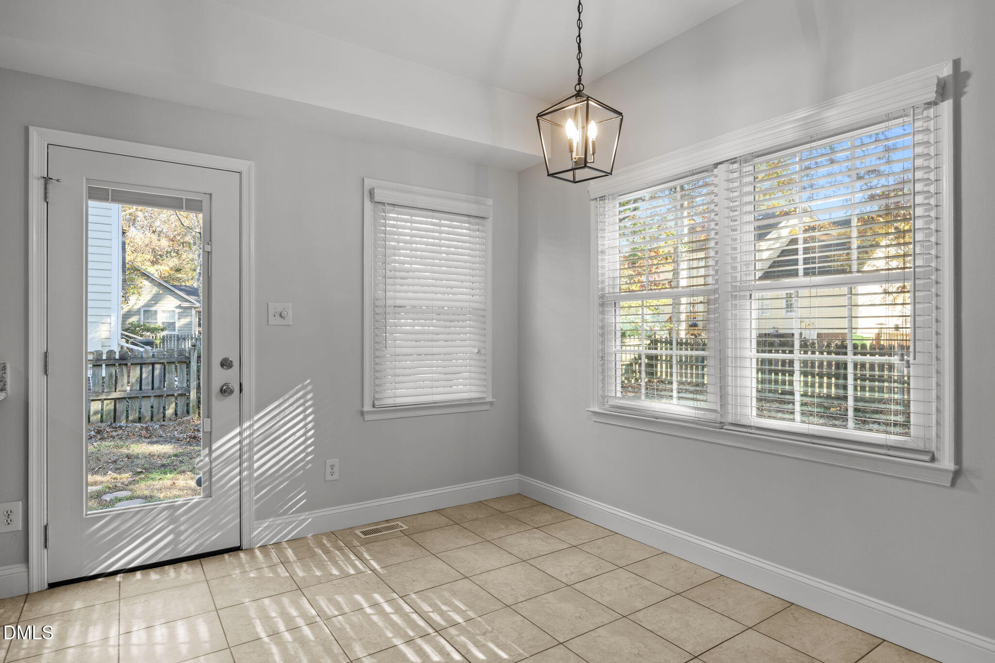property viewer photo 16