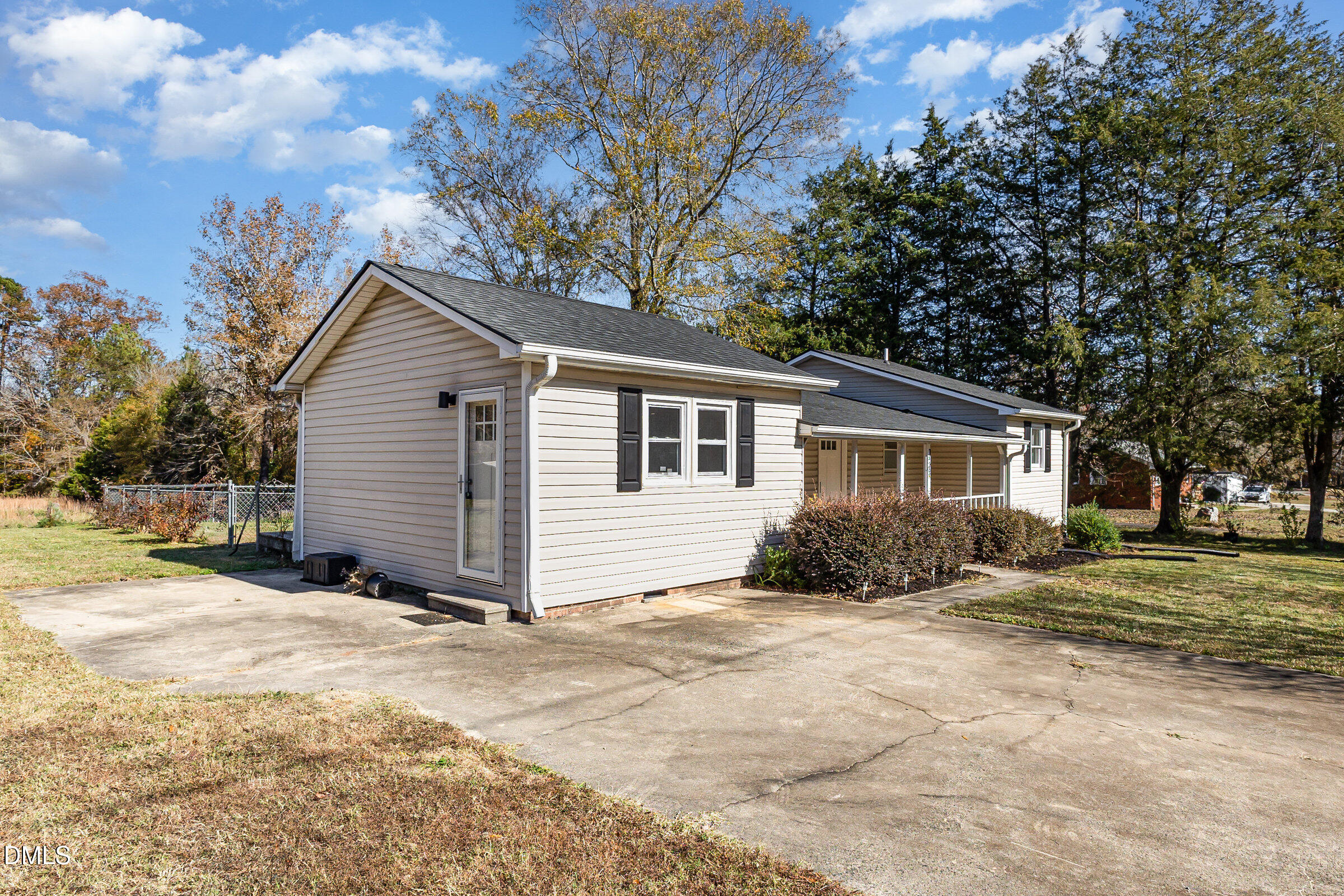 main property photo 40