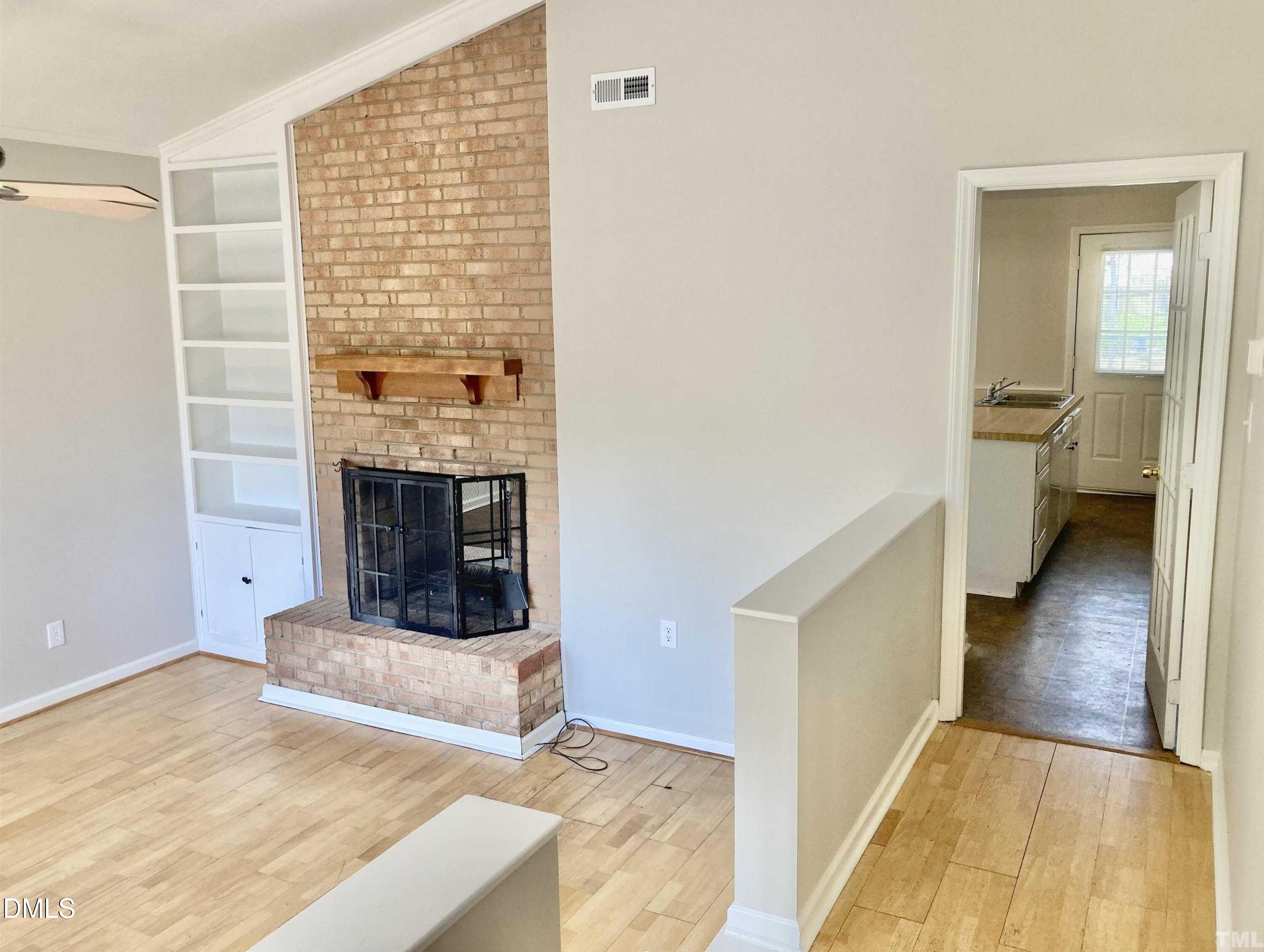 property viewer photo 1