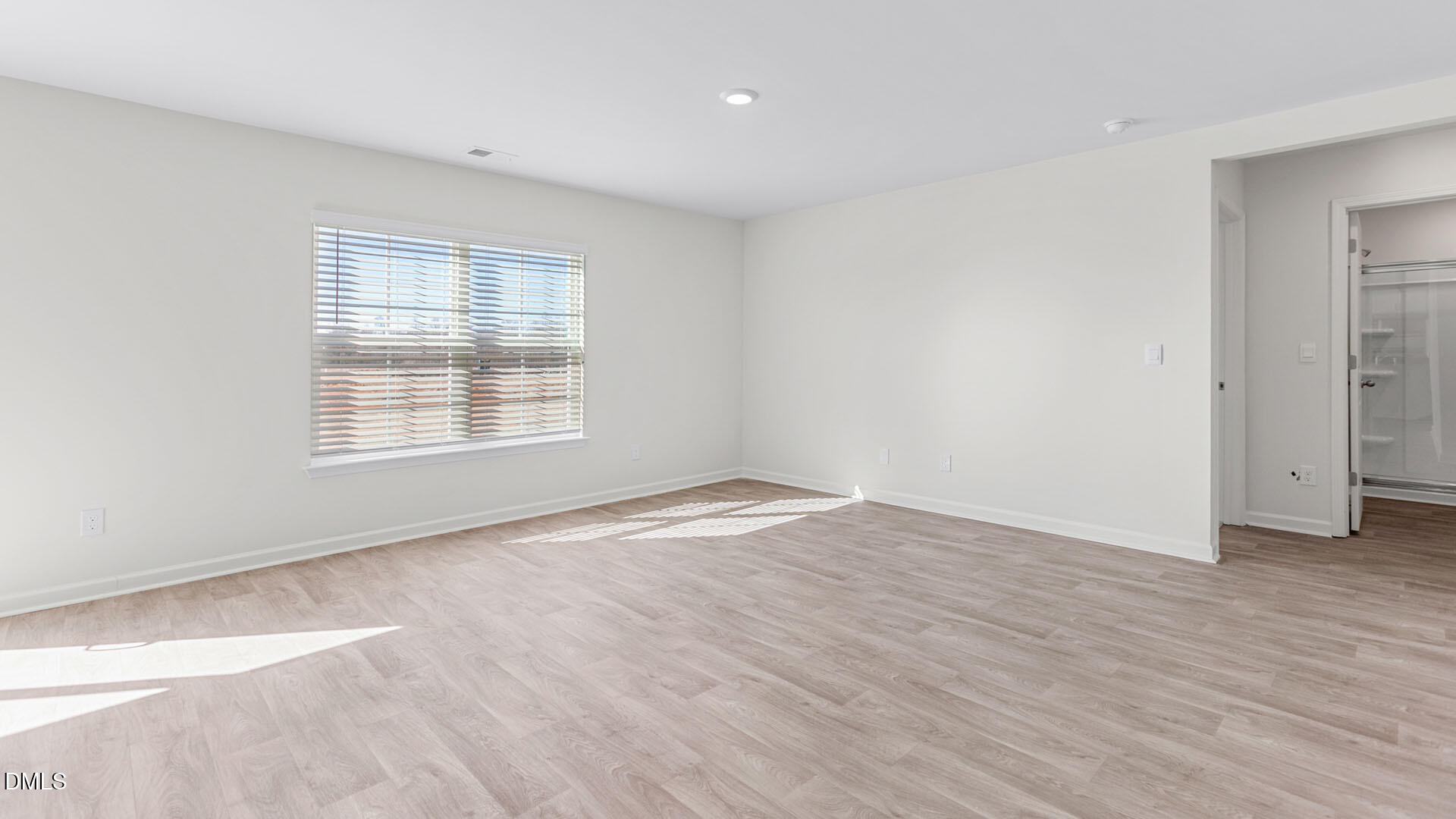 property viewer photo 12