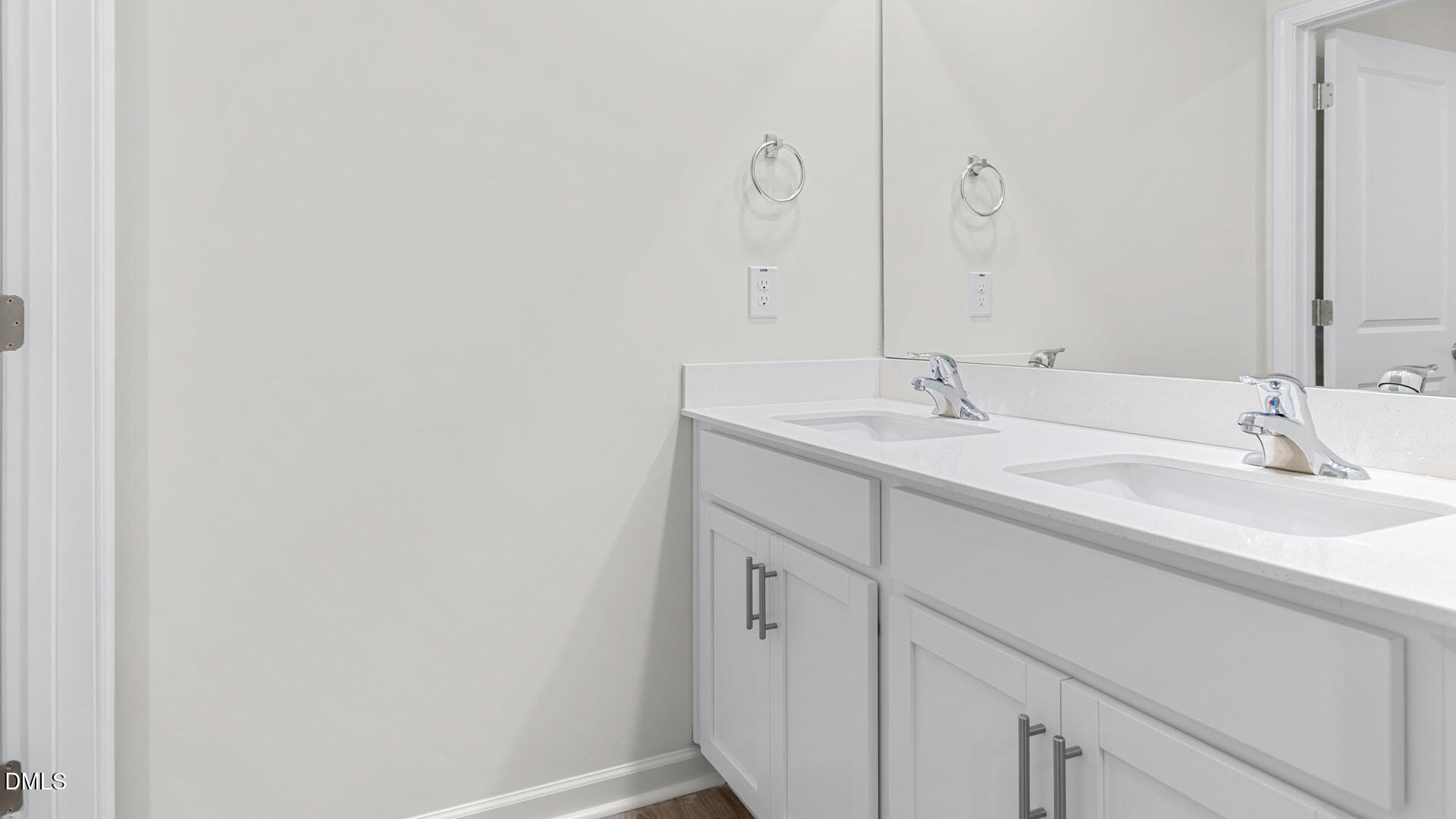 property viewer photo 25