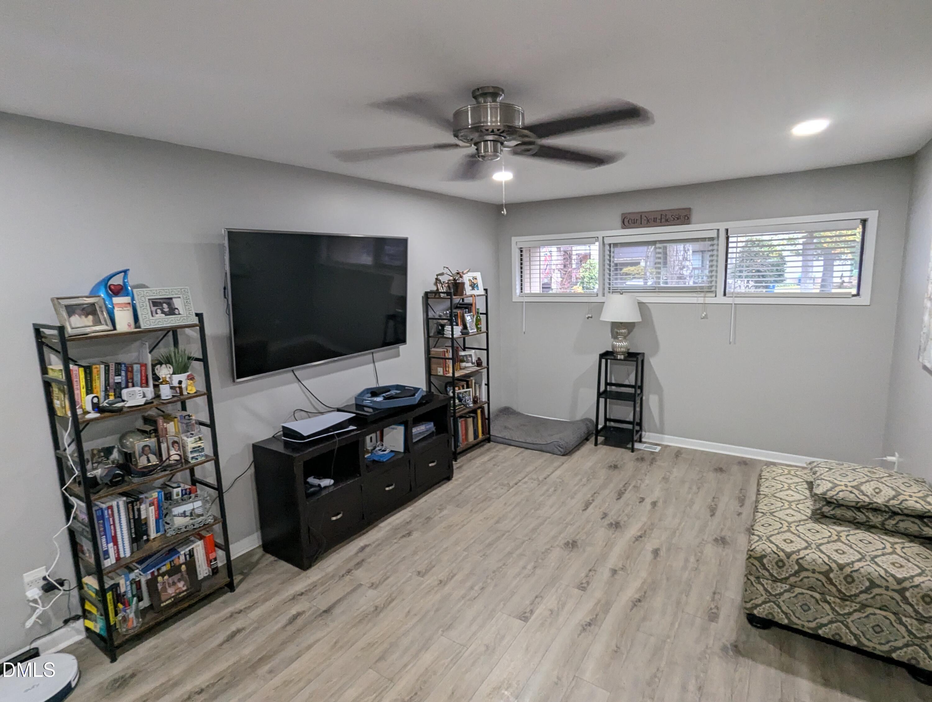 property viewer photo 2