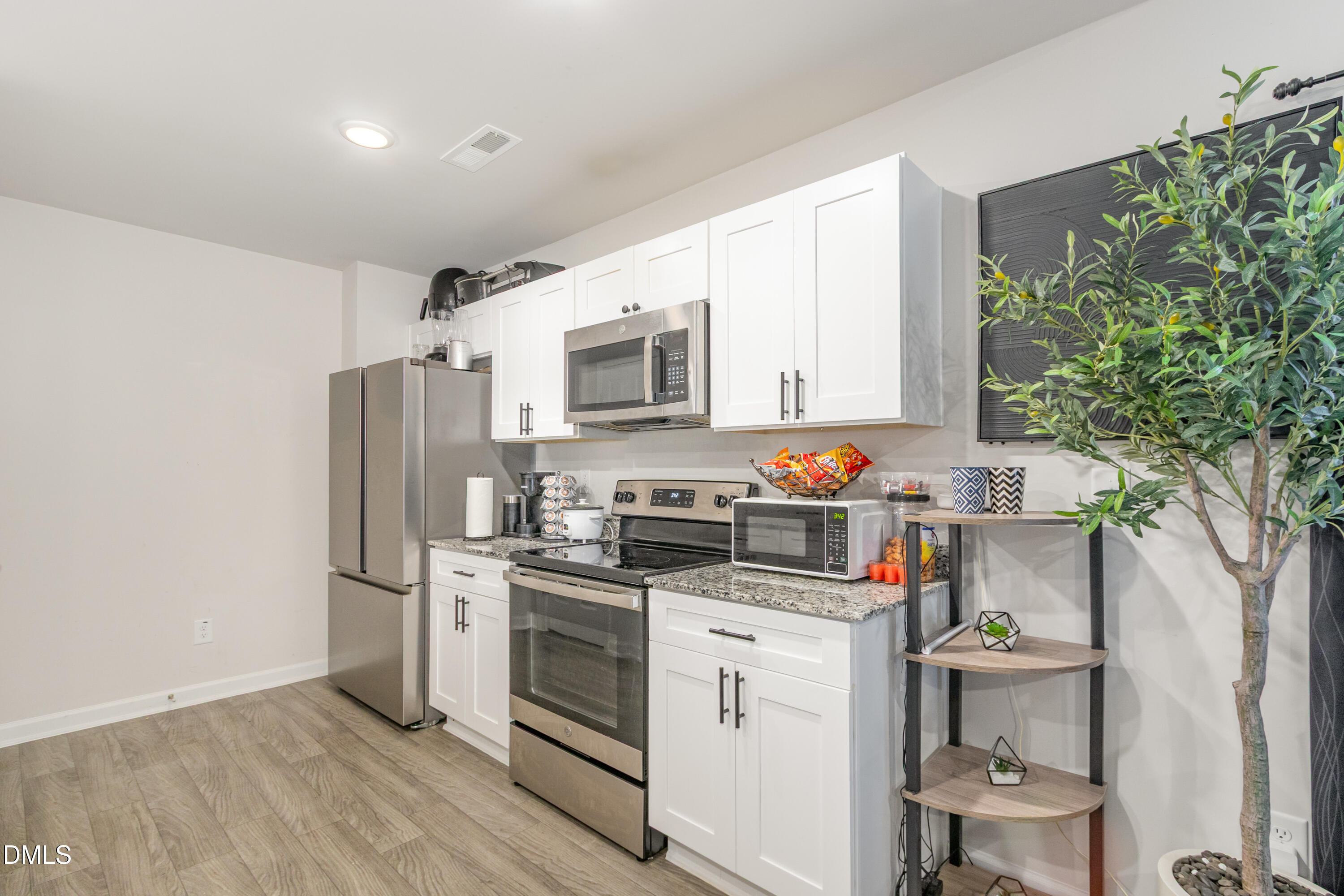 property viewer photo 13