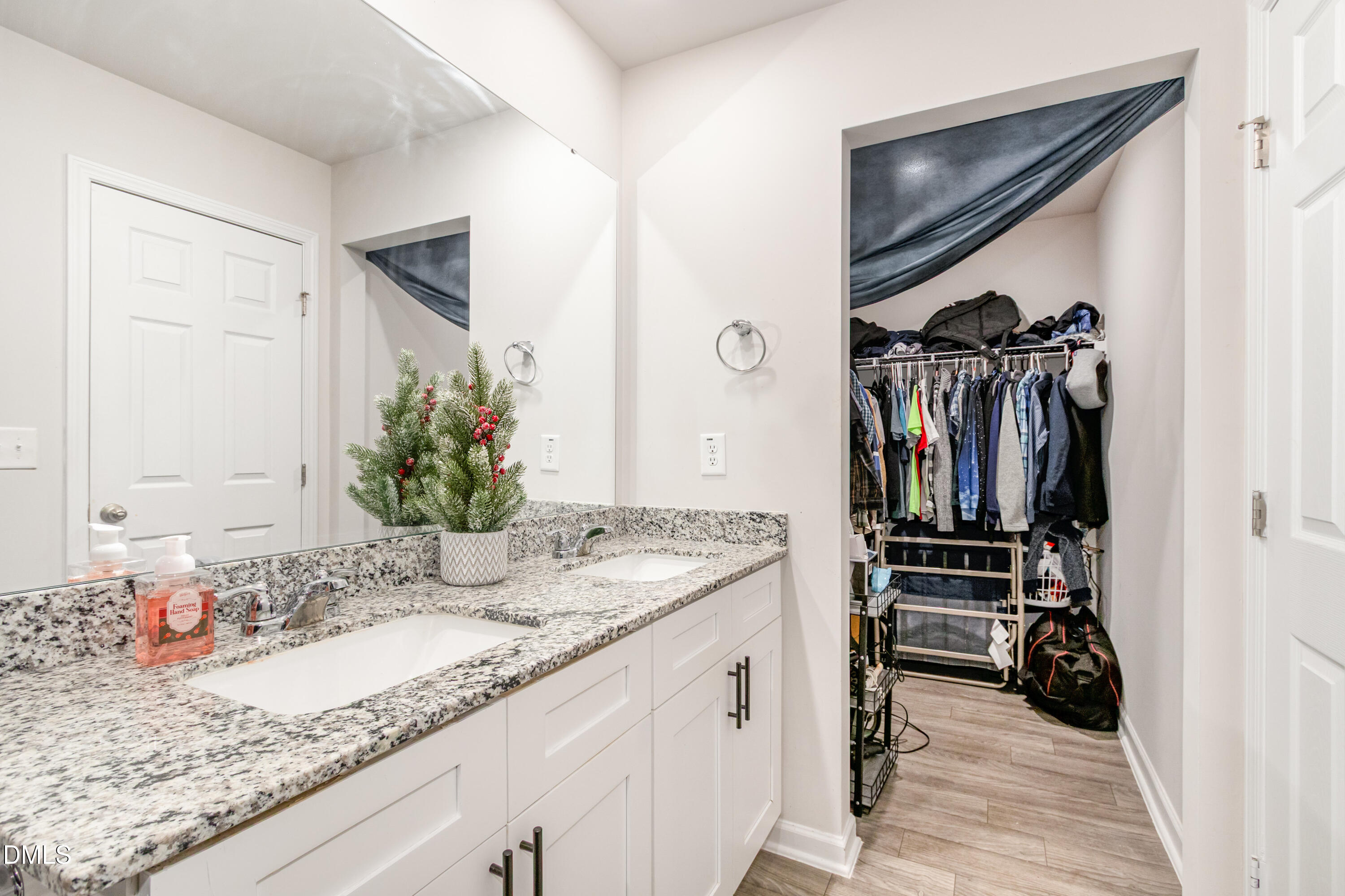 property viewer photo 18